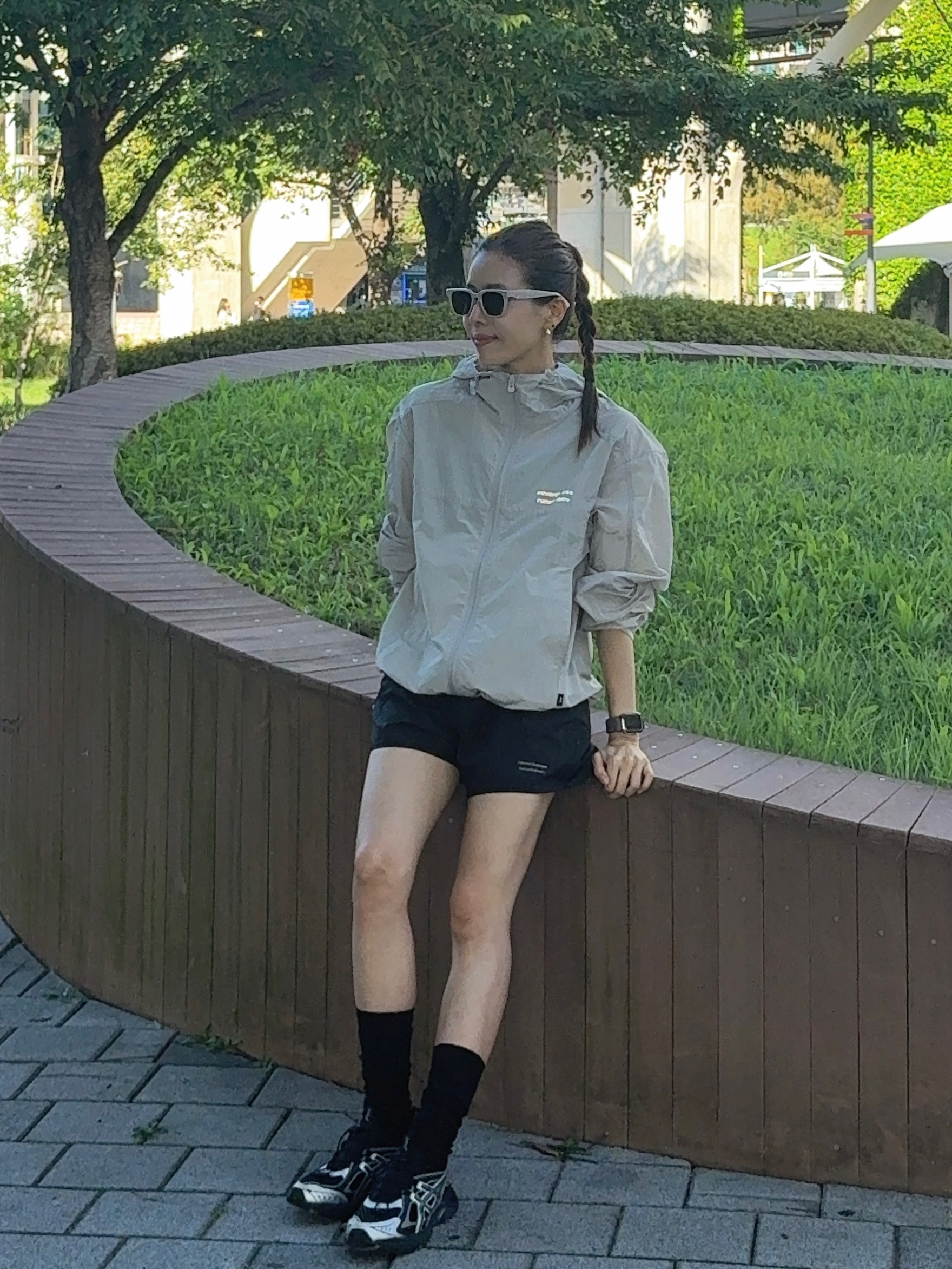 Gentle Monster x Maison Margiela MM110 Gray Black, [KREAM 단독] runwhither Windbreaker Jacket V2 Gray 착용 스타일 - 2
