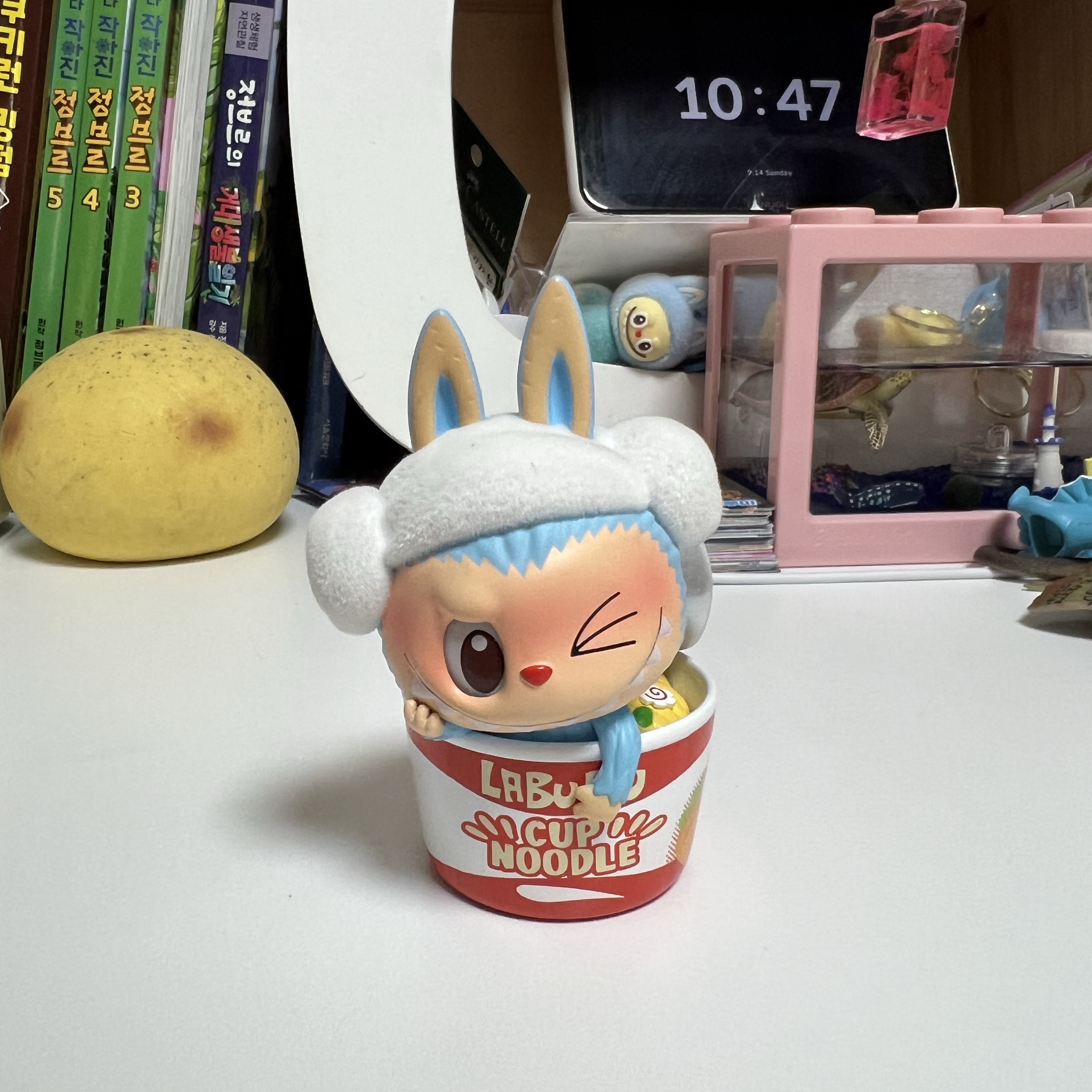 Pop Mart Labubu The Monsters Wacky Mart Series Figures Cup Noodles (Opened Case) 착용 스타일
