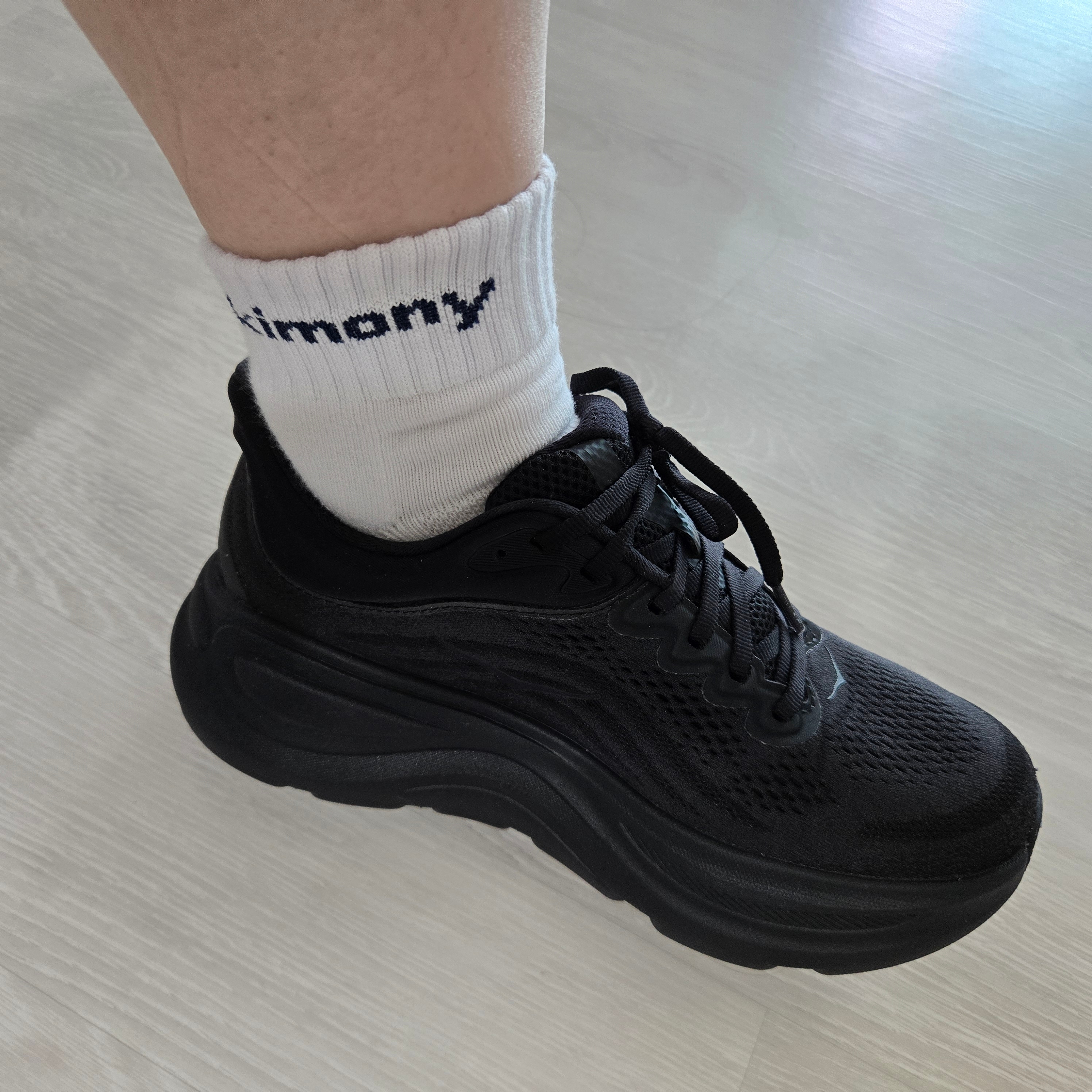 (W) Hoka Bondi 9 Black - Regular 착용 스타일 - 2