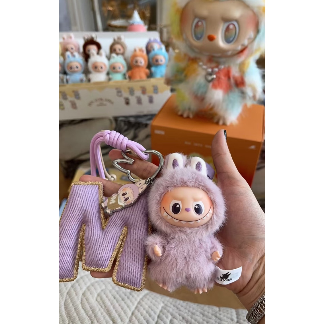 Pop Mart Labubu The Monsters Pin For Love Series Vinyl Plush Pendant (A-M) M (Opened Case), Pop Mart Labubu The Monsters Pin For Love Series - Letter Pendant (A-M) M (Opened Case) 착용 스타일
