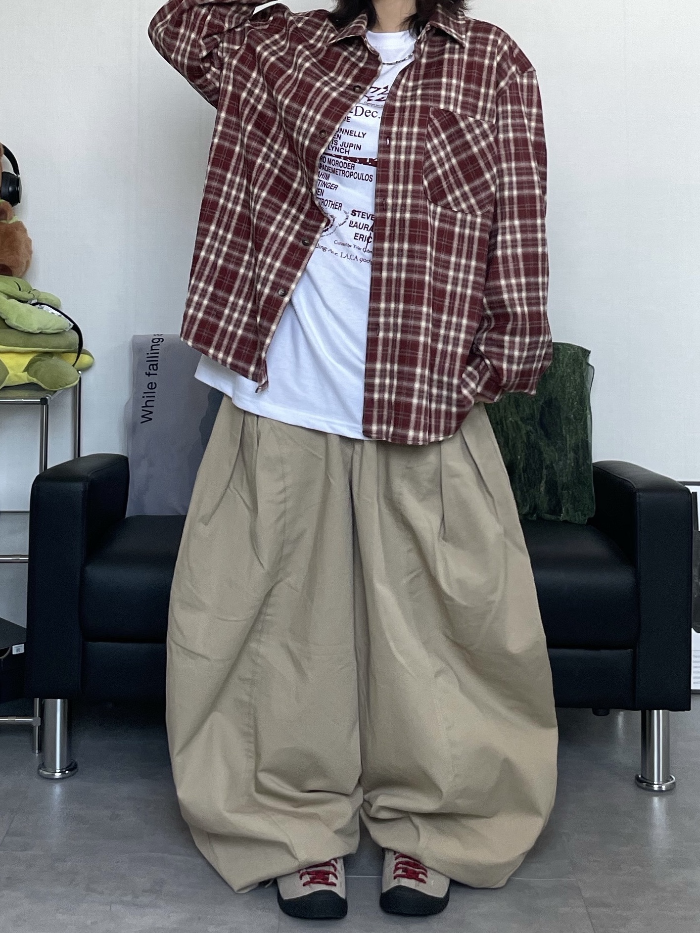 (W) Keen Jasper Suede Sneakers Silver Mink 착용 스타일 - 4