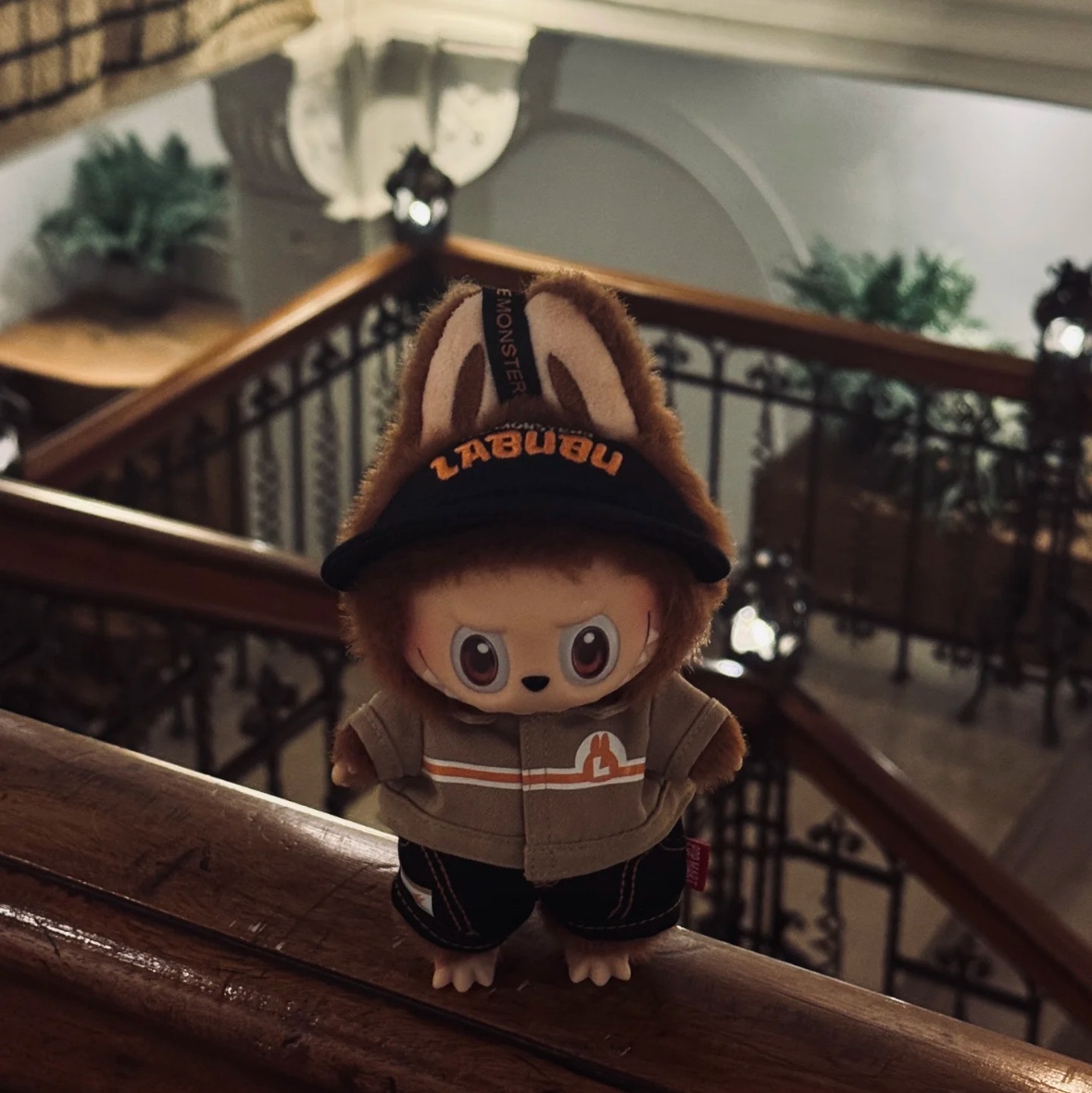 Pop Mart Labubu Doll Keyring - Seongsu Labubu Wacky Mart Pop-Up Store Exclusive 착용 스타일