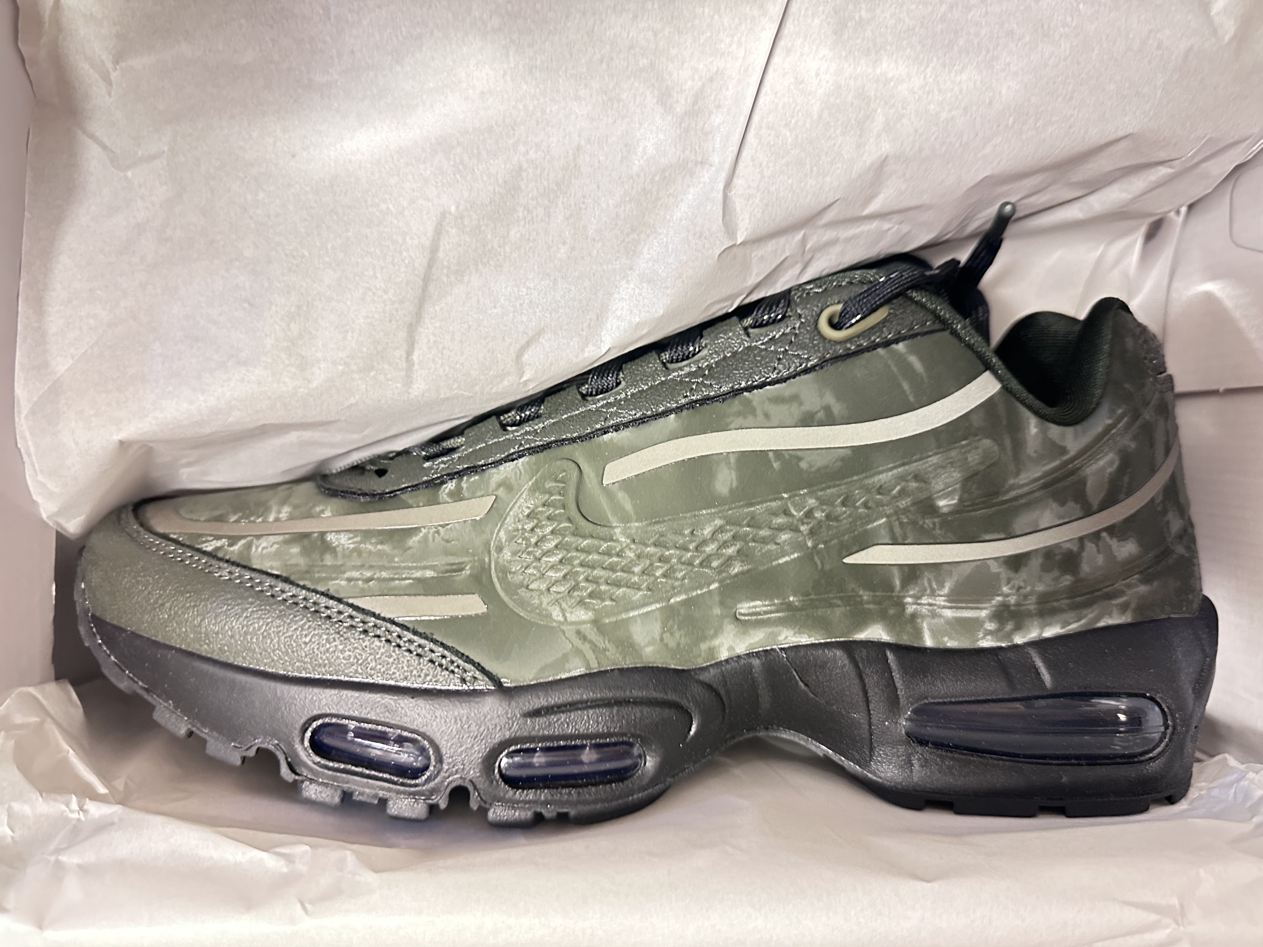 Nike x Worksout Air Max 95 Medium Olive and Sequoia 착용 스타일