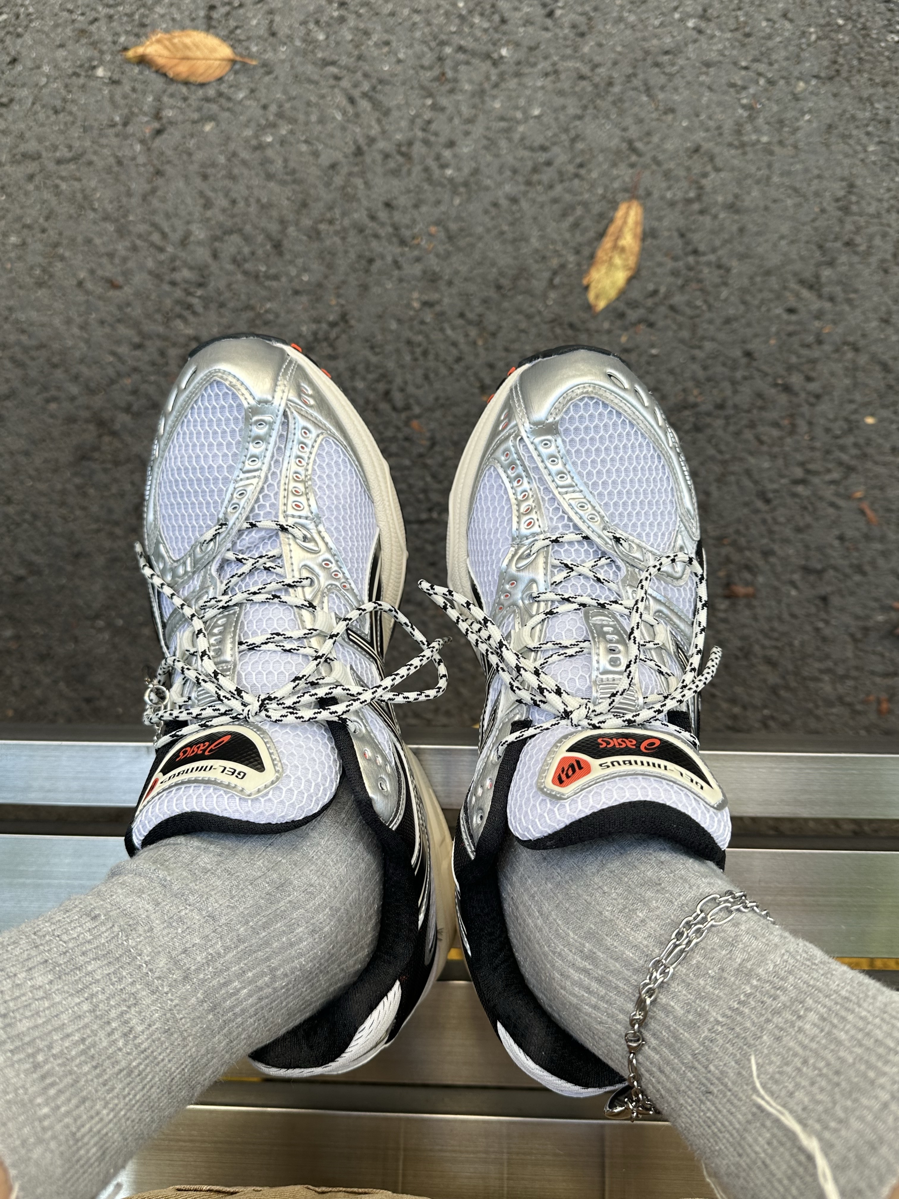 Asics Gel-Nimbus 10.1 White Black 착용 스타일 - 4