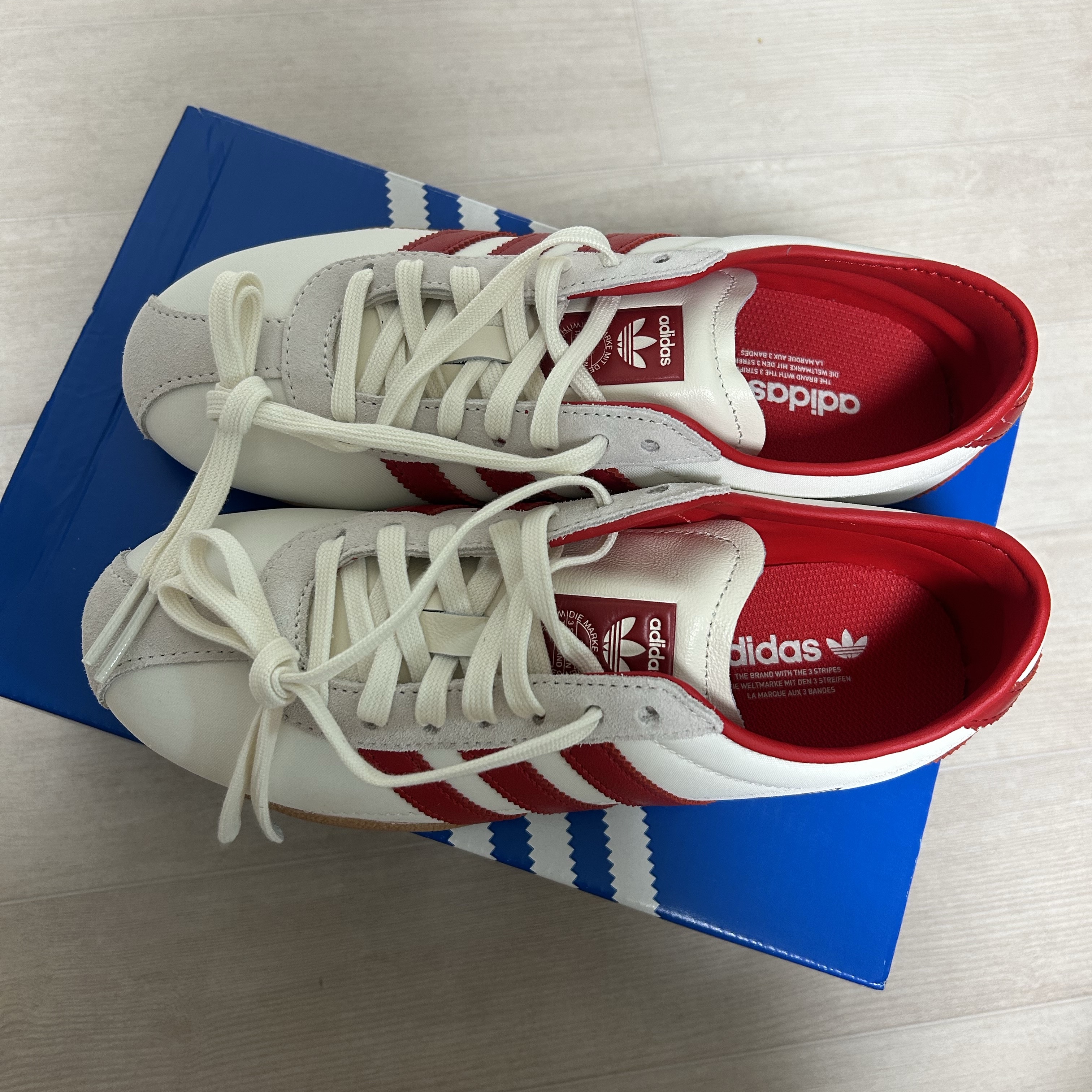 (W) Adidas Tokyo Off White Better Scarlet 착용 스타일 - 3