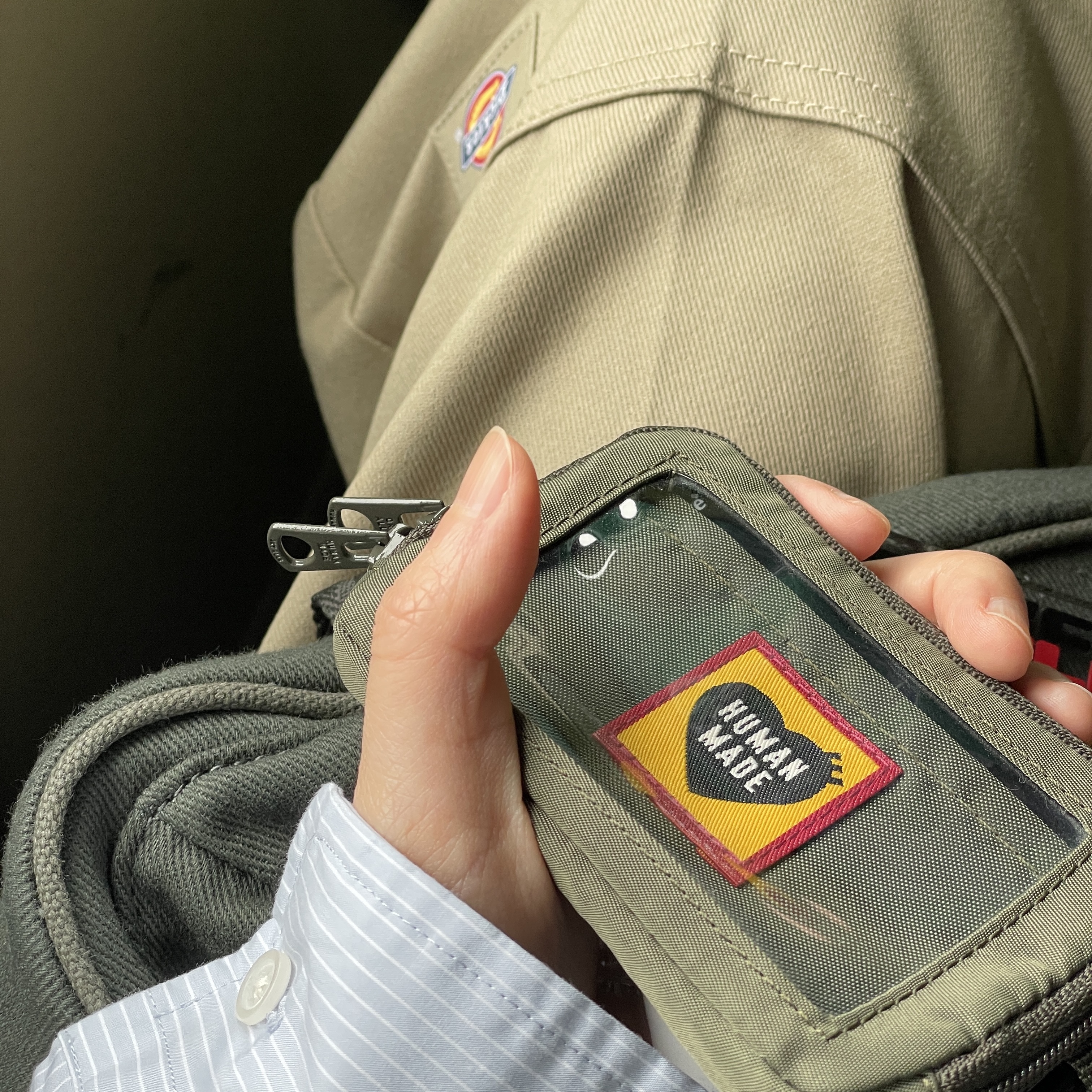 Dickies Loose Fit Double Knee Work Pants Khaki, Human Made Military Card Case Olive Drab 착용 스타일