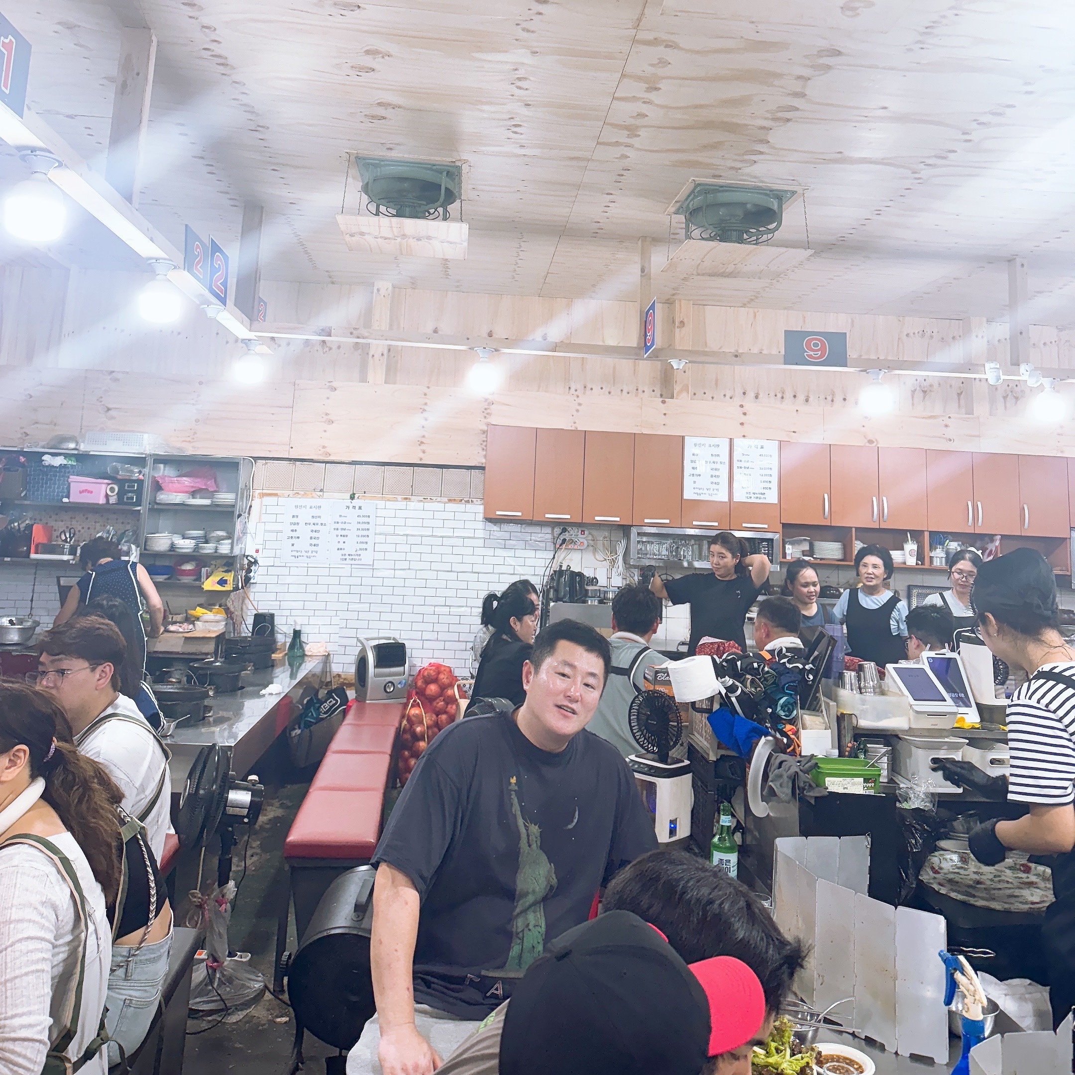 Balenciaga Paris Liberty Medium Fit T-Shirt Black, Chrome Hearts Cross Leather Patch Sweatshorts Grey 착용 스타일 - 2