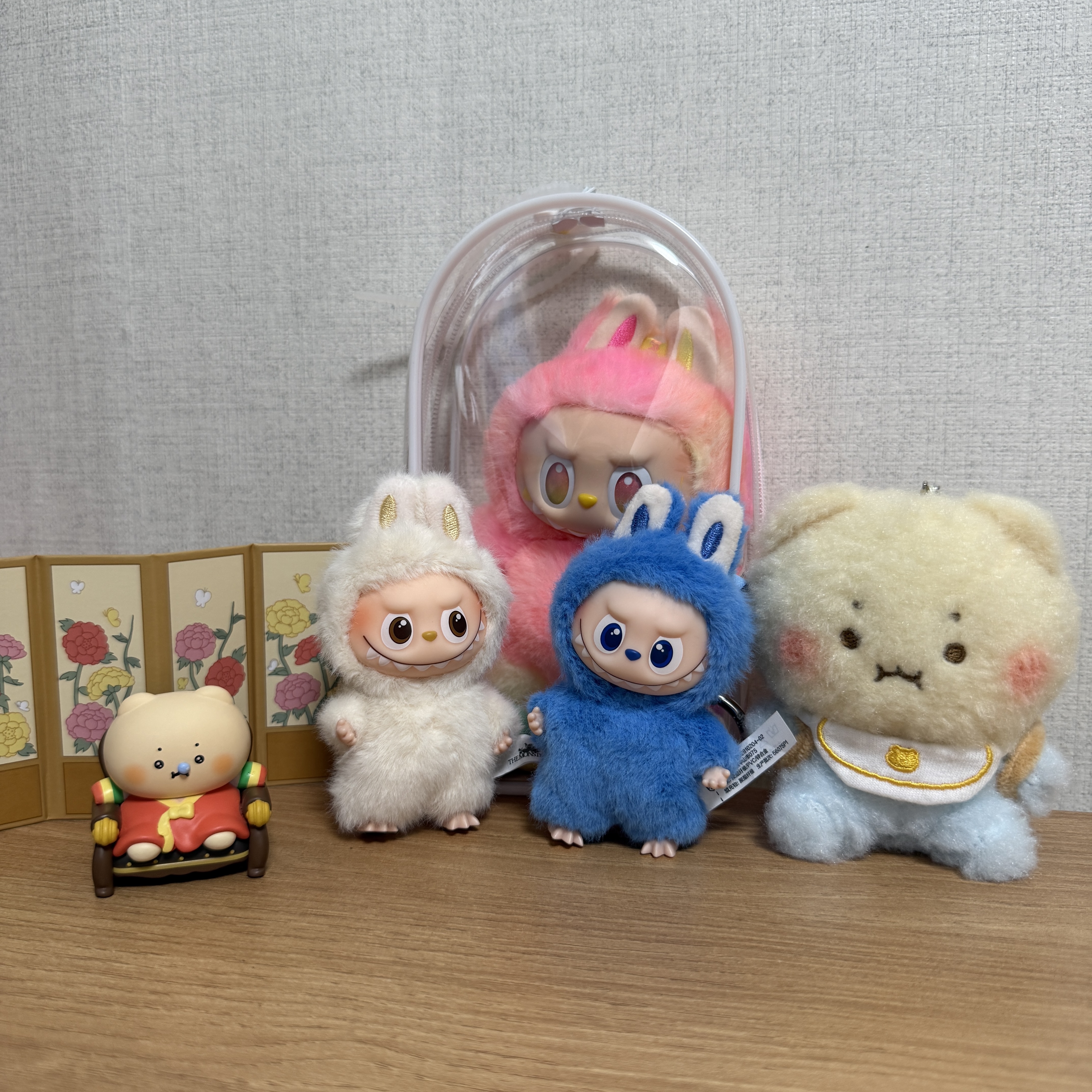 Pop Mart Labubu The Monsters Highlight Series Sealed Case (1 Blind Box), Pop Mart Labubu The Monsters Highlight Series Loyalty Keyring (Opened Case) 착용 스타일