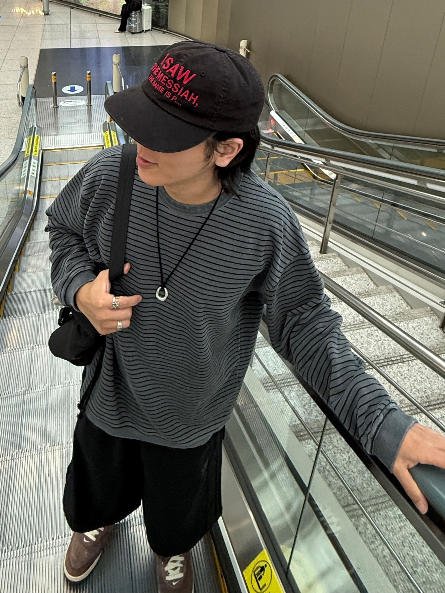 Nike Air Force 1 Mid '07 QS Chocolate, My Name is Peter 6-Panel Messiah Cap Black 착용 스타일 - 3