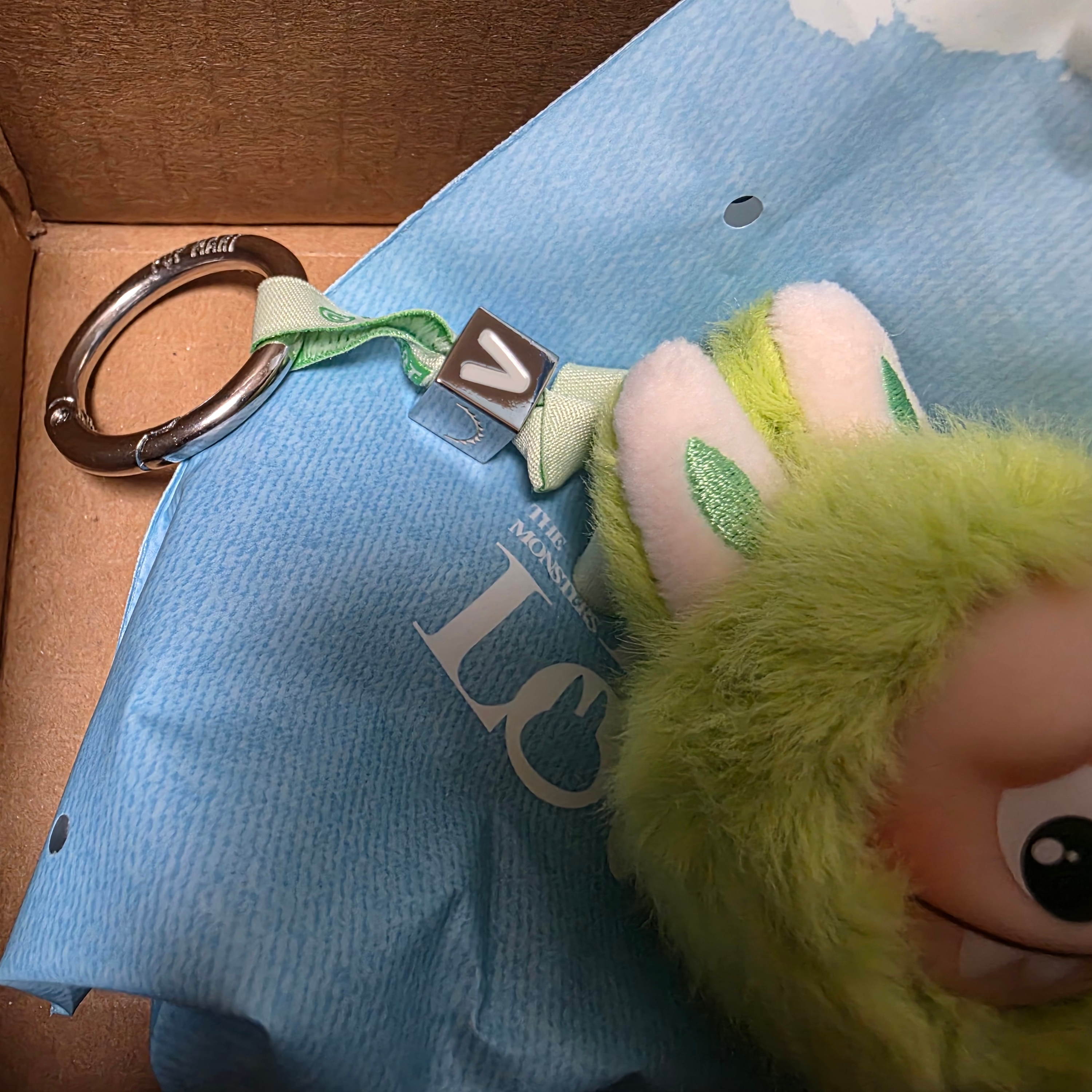Pop Mart Labubu The Monsters Pin For Love Series Vinyl Plush Pendant Sealed Case (N-Z) (1 Blind Box) 착용 스타일 - 3