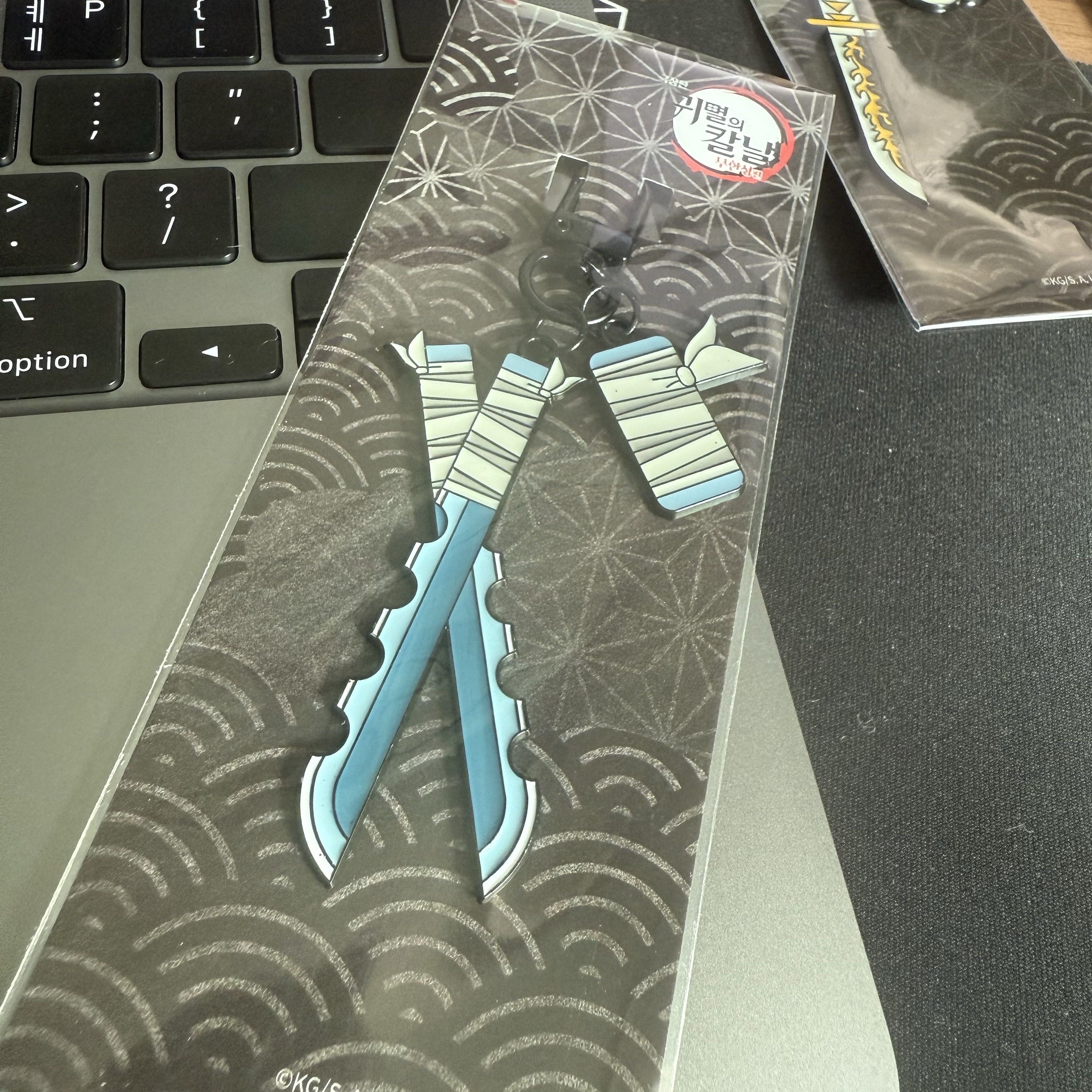 Demon Slayer Kimetsu No Yaiba Nichirin Sword Keyring Hashibira Inosuke 착용 스타일