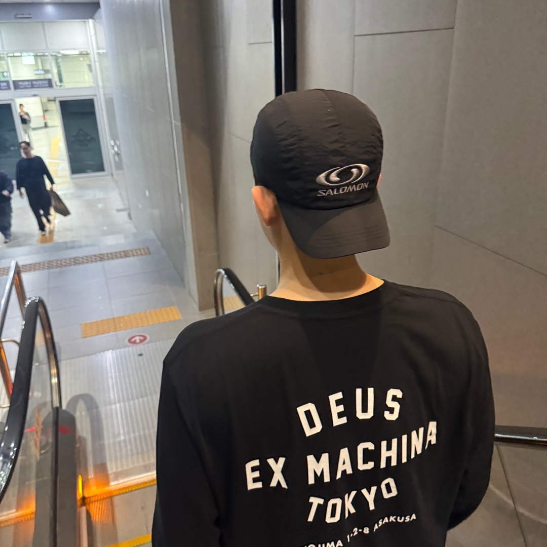 Deus Ex Machina Tokyo Asakusa Address Long Sleeve T-Shirt Black, Salomon Link Camp Cap Black 착용 스타일