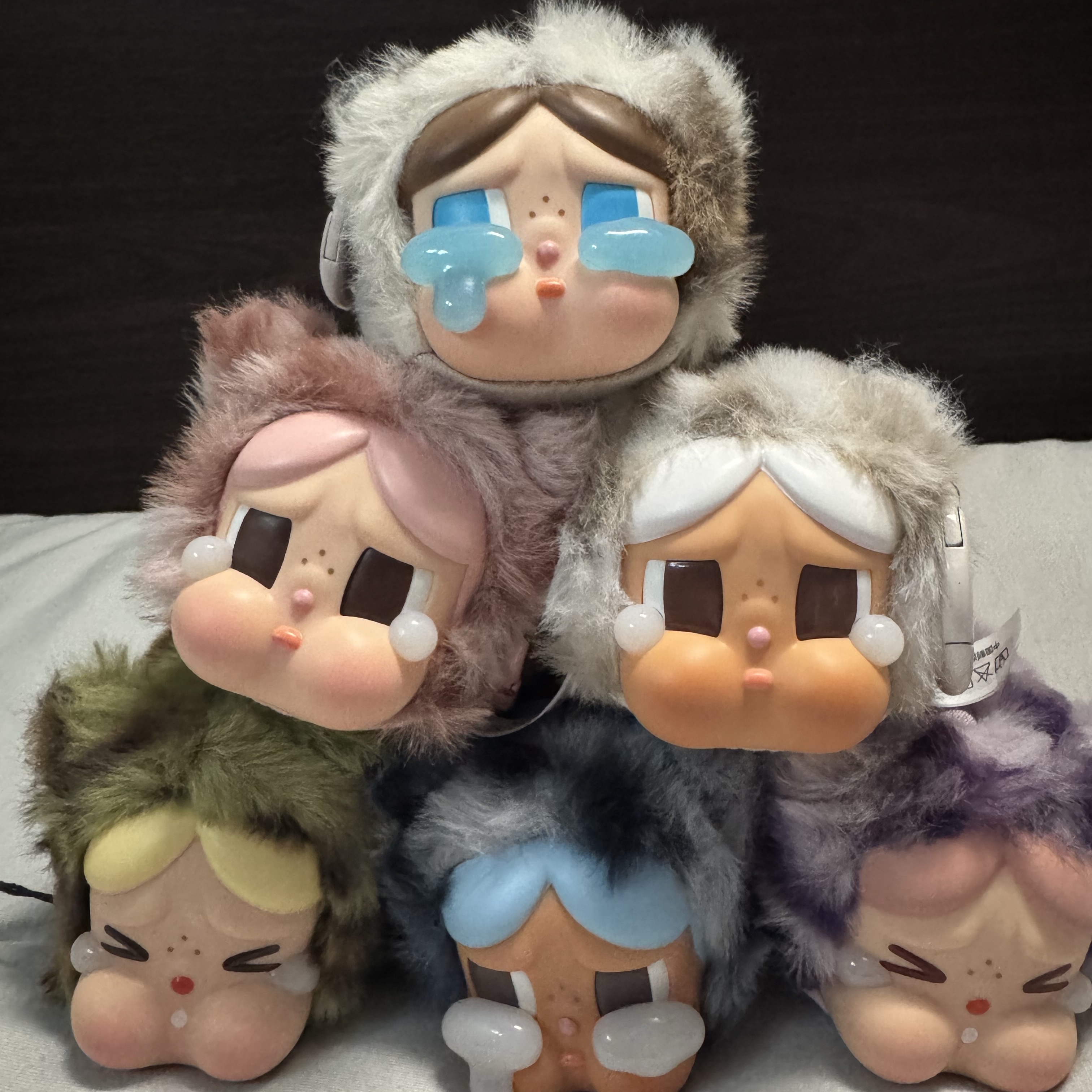 Pop Mart Crybaby Wild But Cutie Series Vinyl Plush Pendant (6 Blind Boxes) 착용 스타일