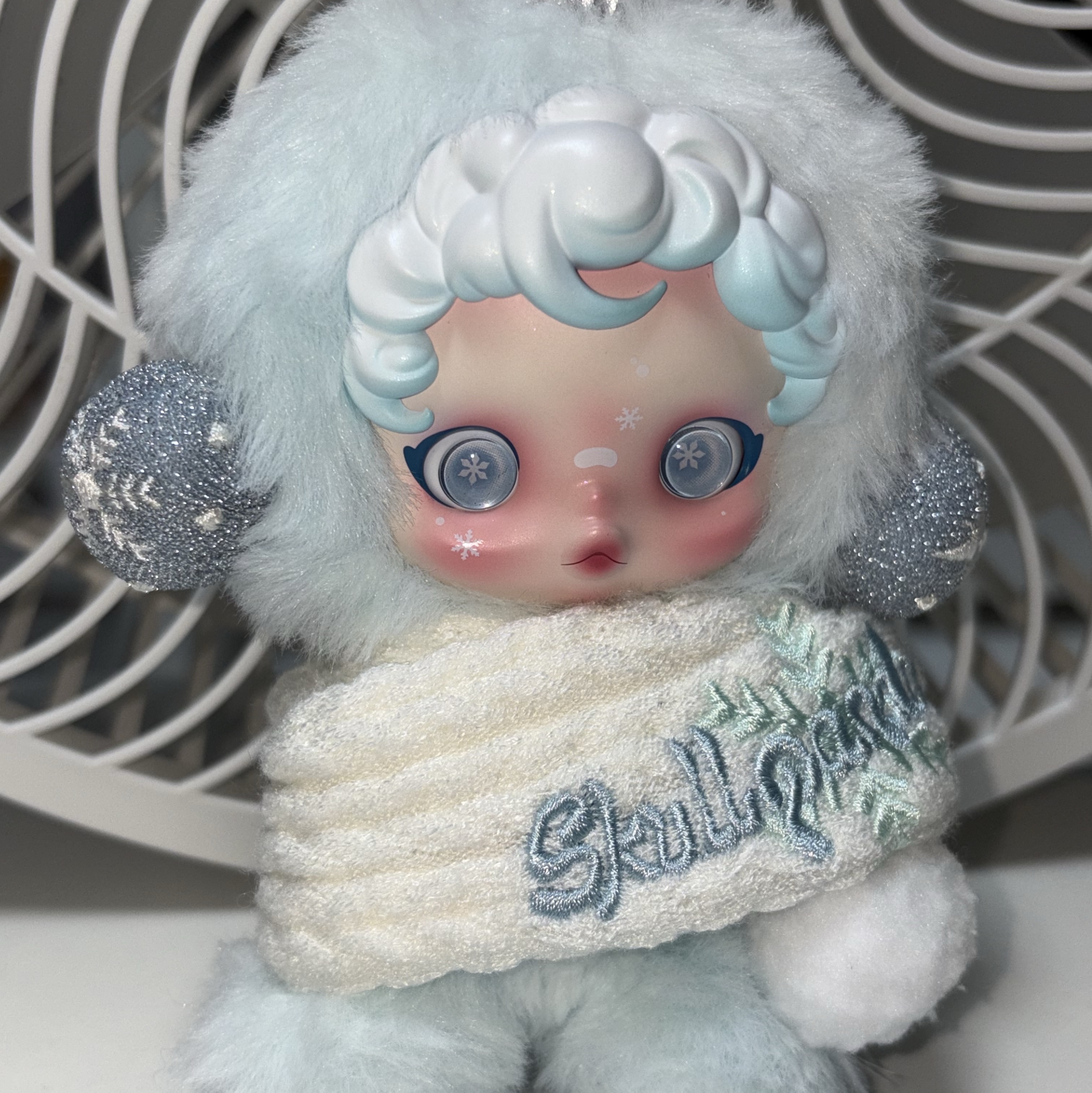 Pop Mart Skullpanda Winter Symphony Series Keyring Song of Snow (Opened Case) 착용 스타일 - 1