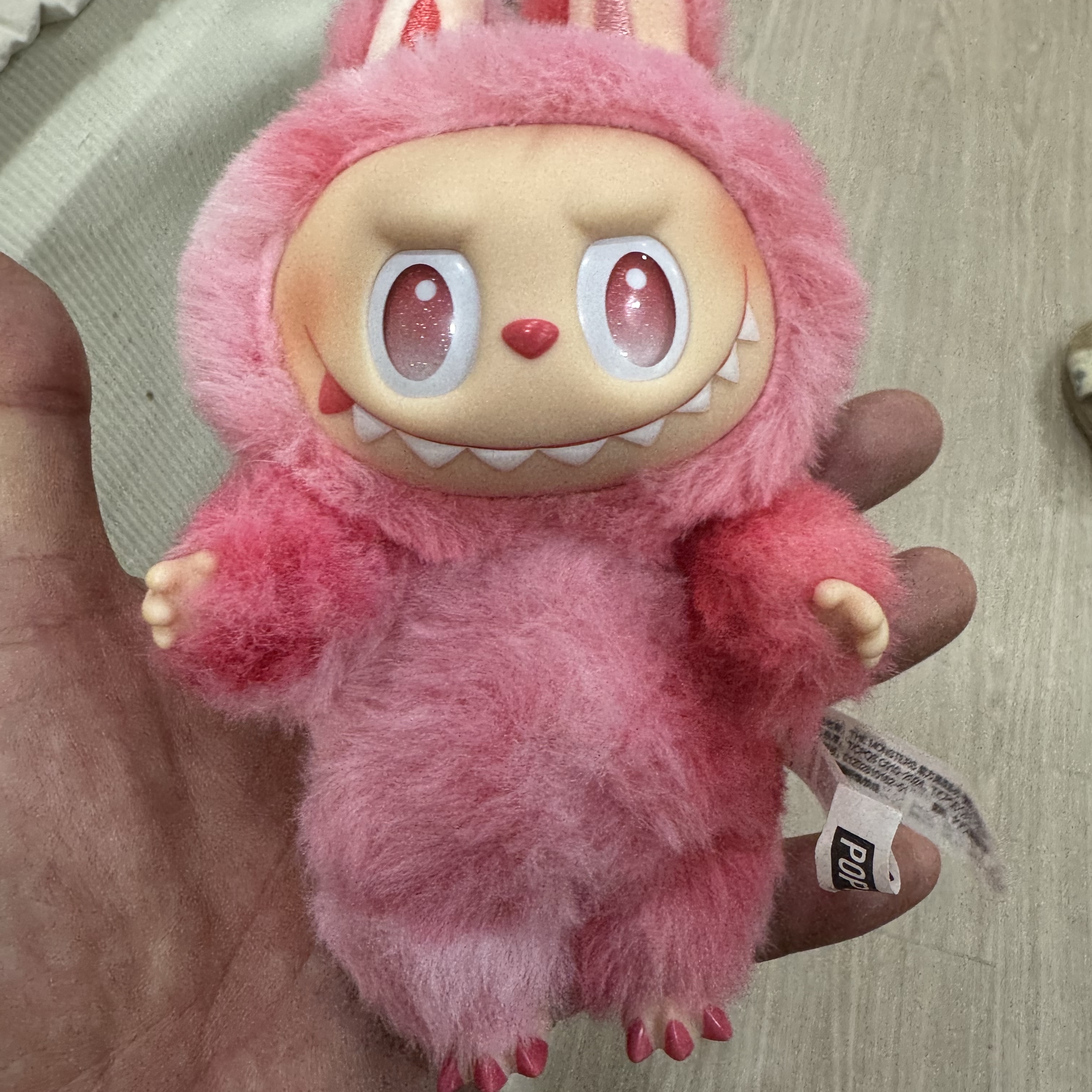 Pop Mart Labubu The Monsters Highlight Series Sealed Case (1 Blind Box) 착용 스타일