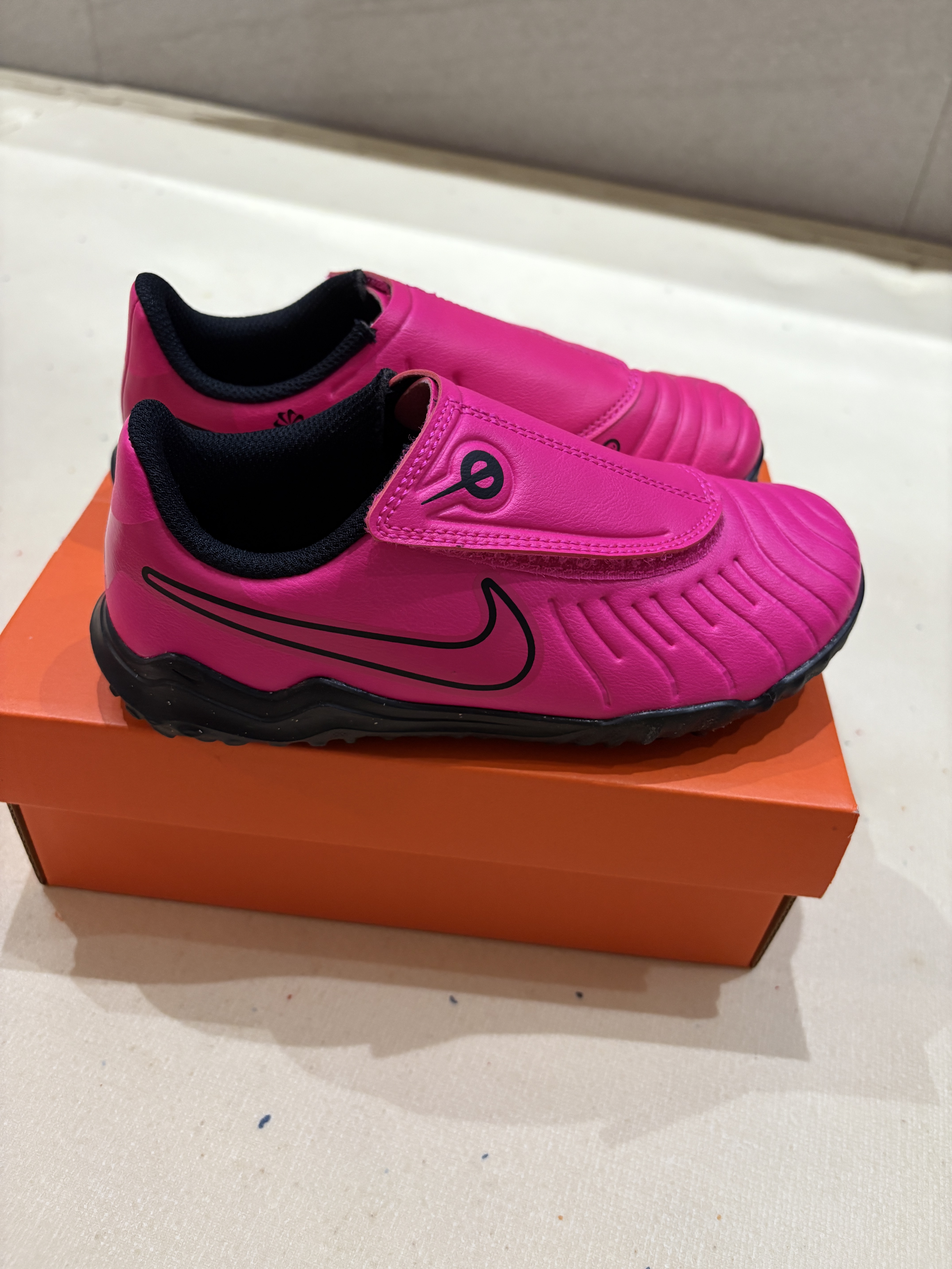 (GS) Nike Zoom Tiempo Legend 10 Club TF Fierce Pink Black 착용 스타일 - 1