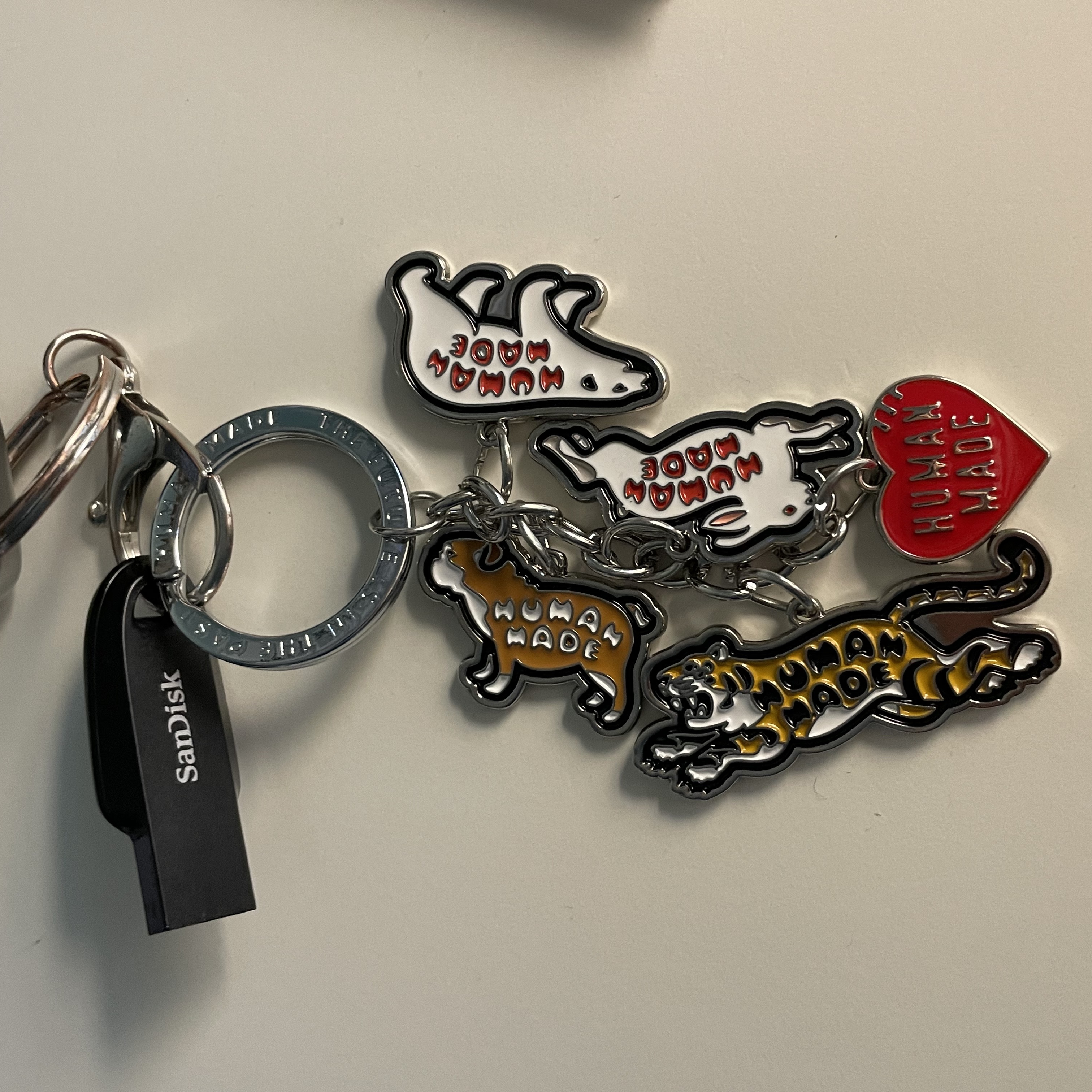 Human Made Animal Heart Keyring Silver Red 착용 스타일 - 1