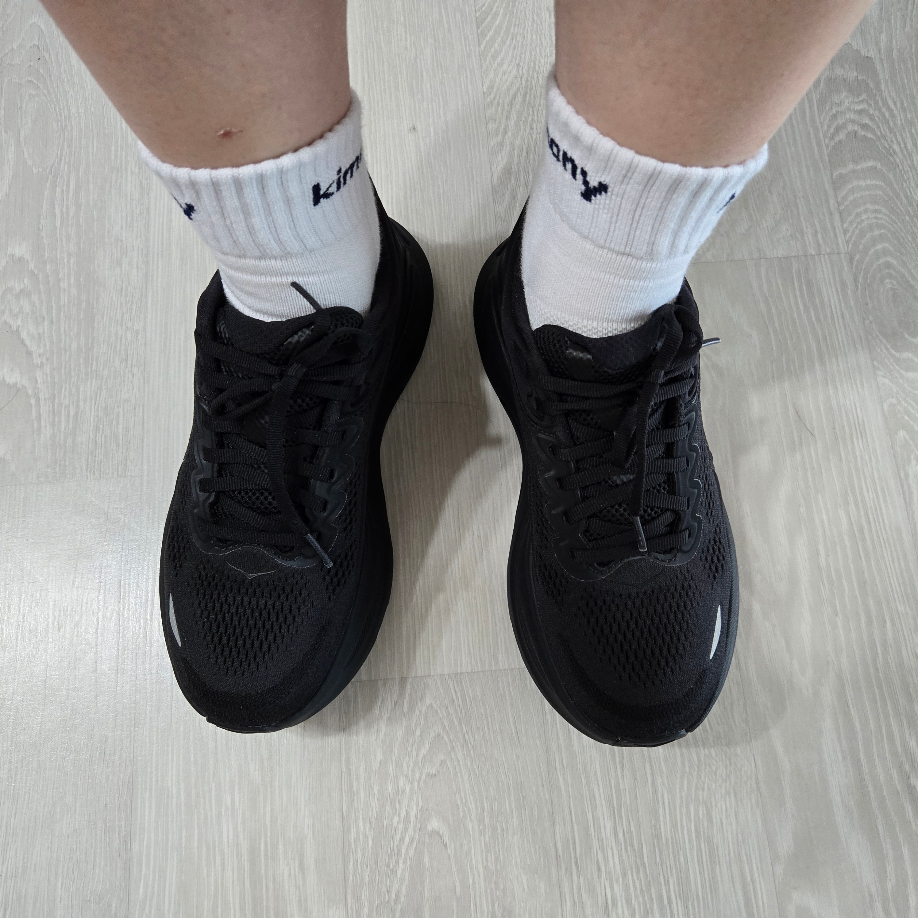 (W) Hoka Bondi 9 Black - Regular 착용 스타일 - 1