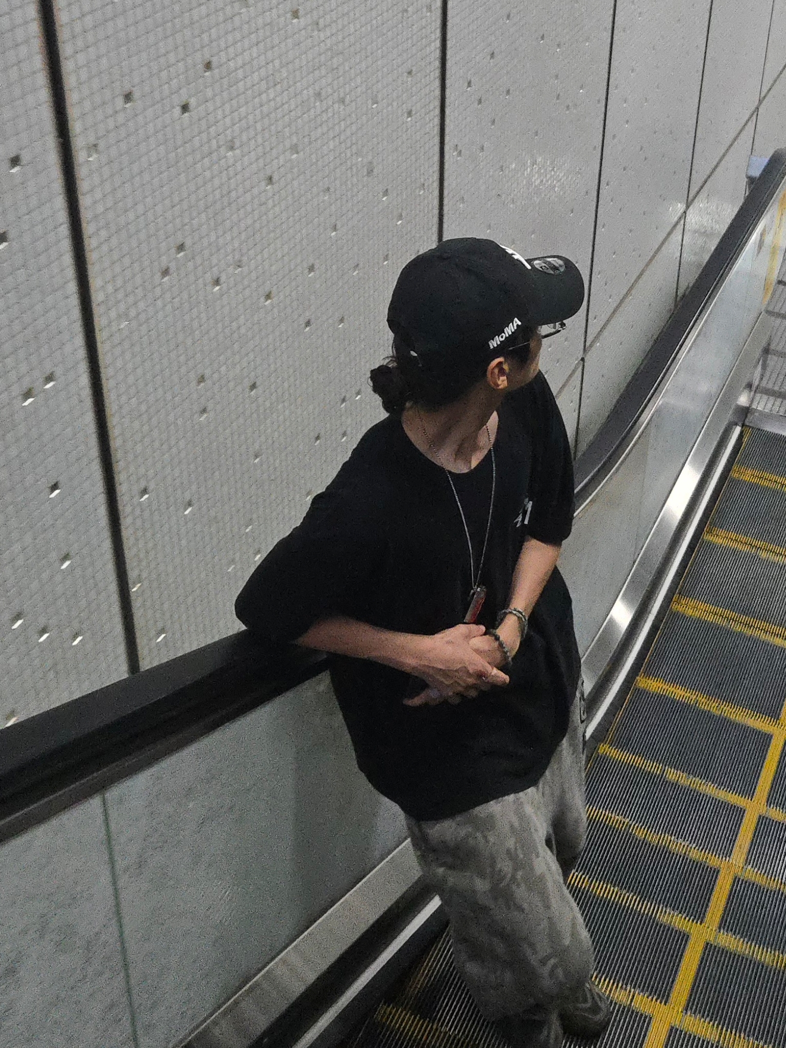 New Era x MoMA New York Yankees Cap Black, Gentle Monster x Maison Margiela MM217 Silver Clear 착용 스타일
