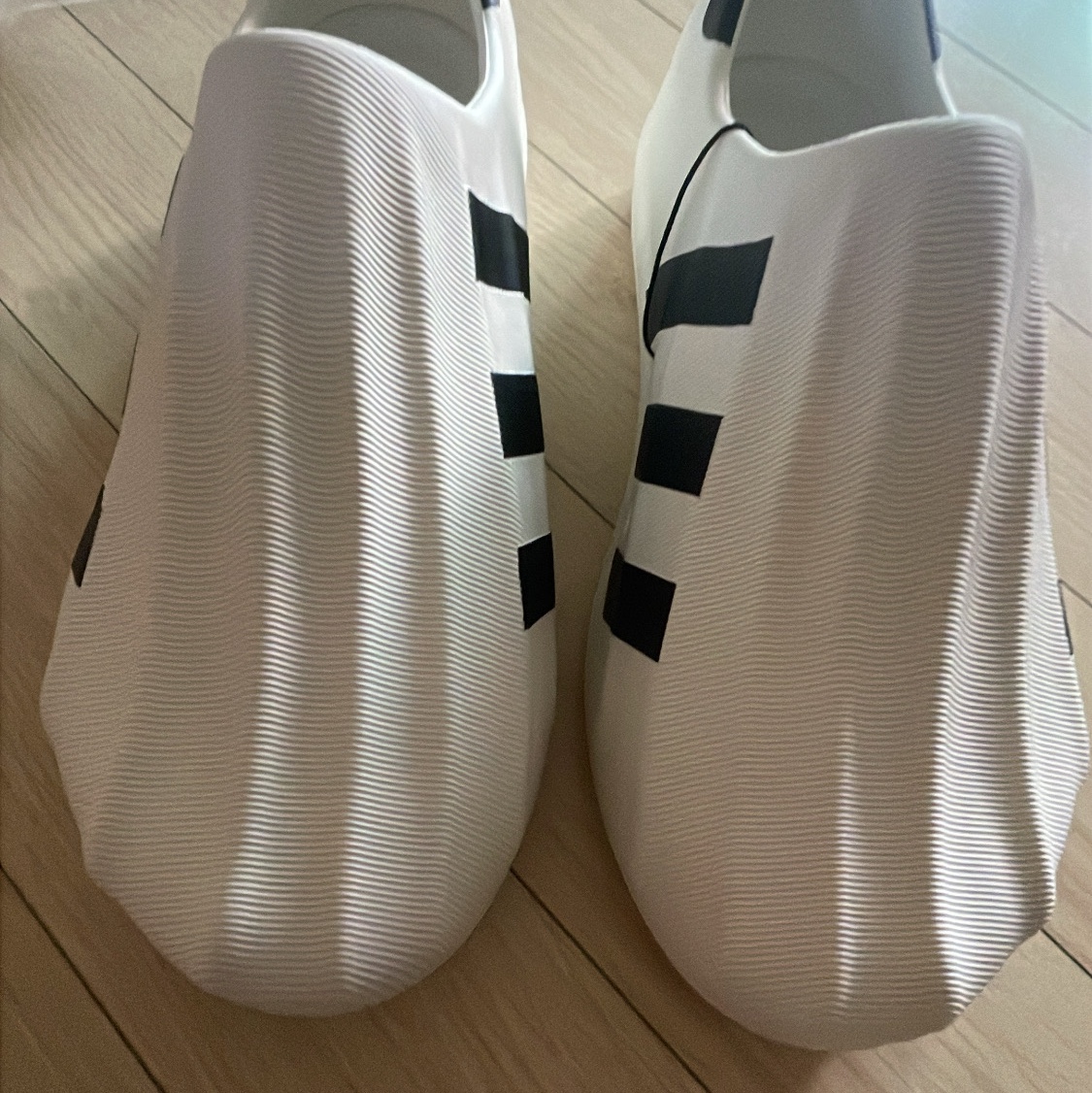 Adidas Adifom Superstar Core White 착용 스타일