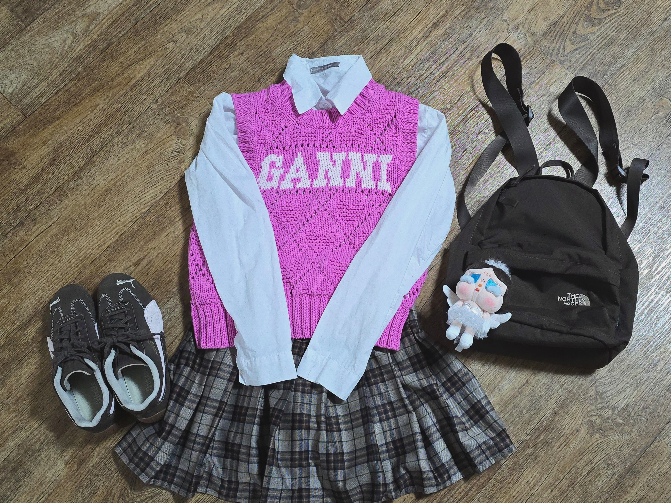 Pop Mart Crybaby Shiny Shiny Series Plush Pedant Blister Pack, (W) Ganni Pink Vest Rose Violet 착용 스타일
