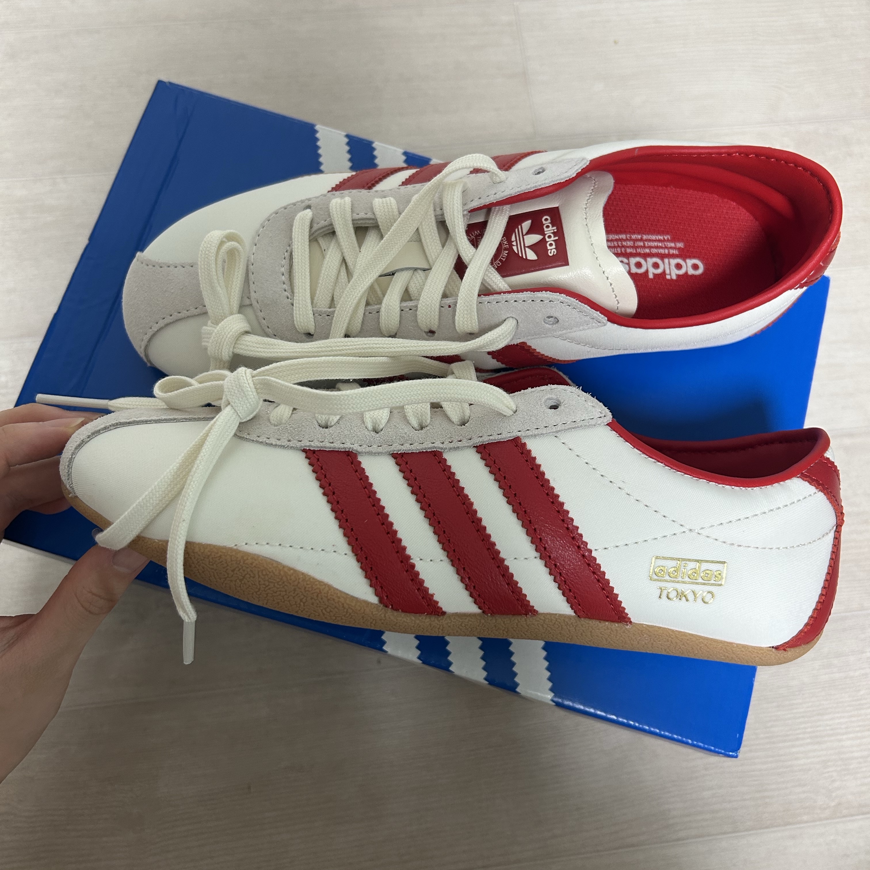 (W) Adidas Tokyo Off White Better Scarlet 착용 스타일 - 2