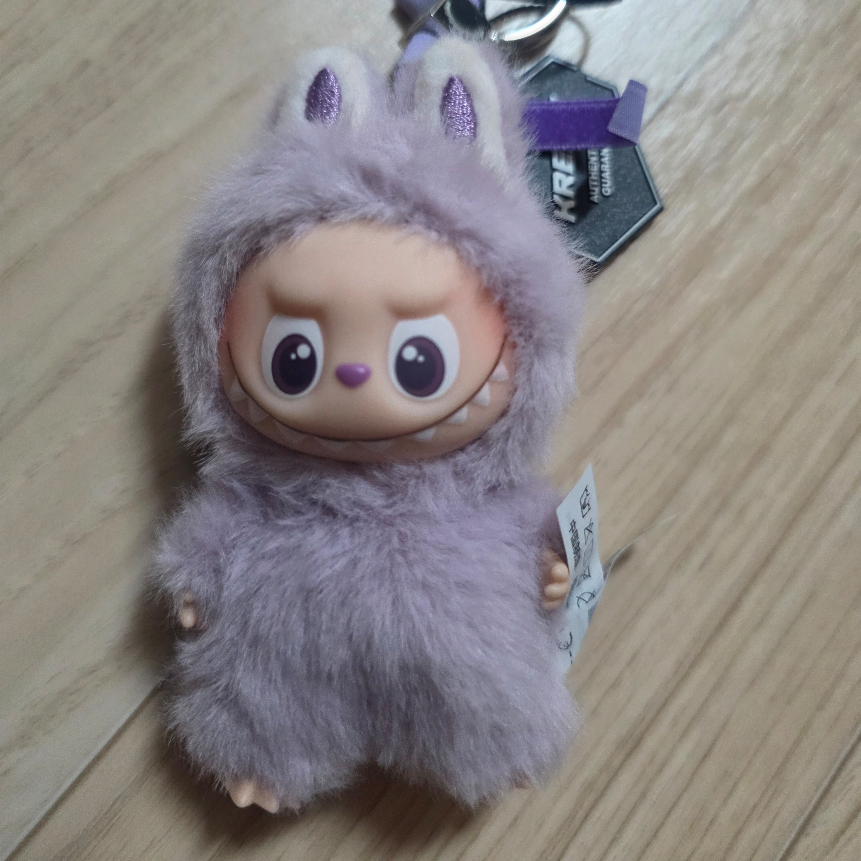 Pop Mart Labubu The Monsters Pin For Love Series Vinyl Plush Pendant (A-M) M (Opened Case) 착용 스타일