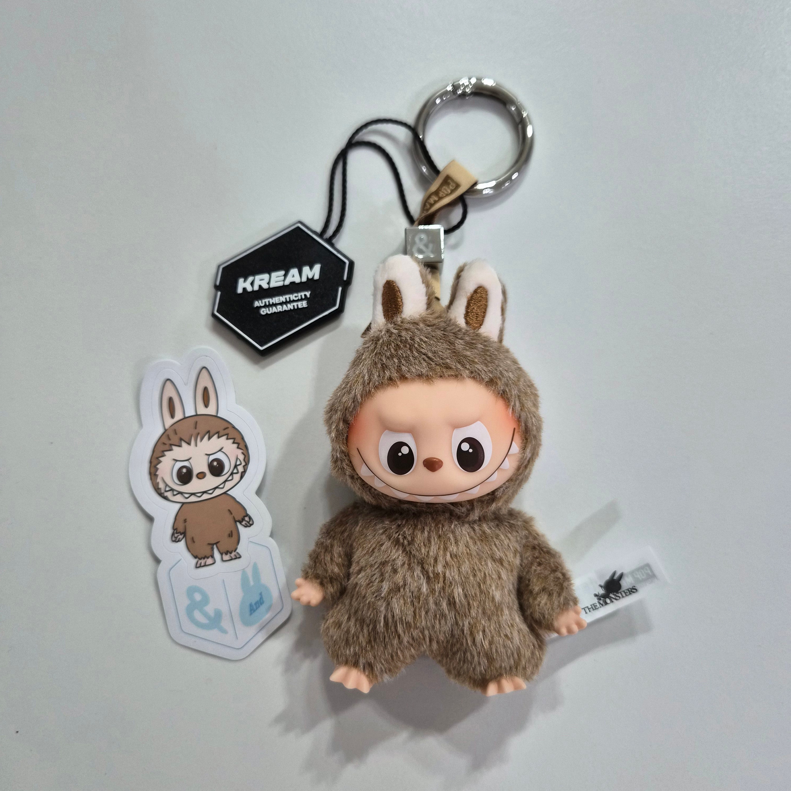 Pop Mart Labubu The Monsters Pin For Love Series Vinyl Plush Pendant (N-Z) & (Opened Case) 착용 스타일