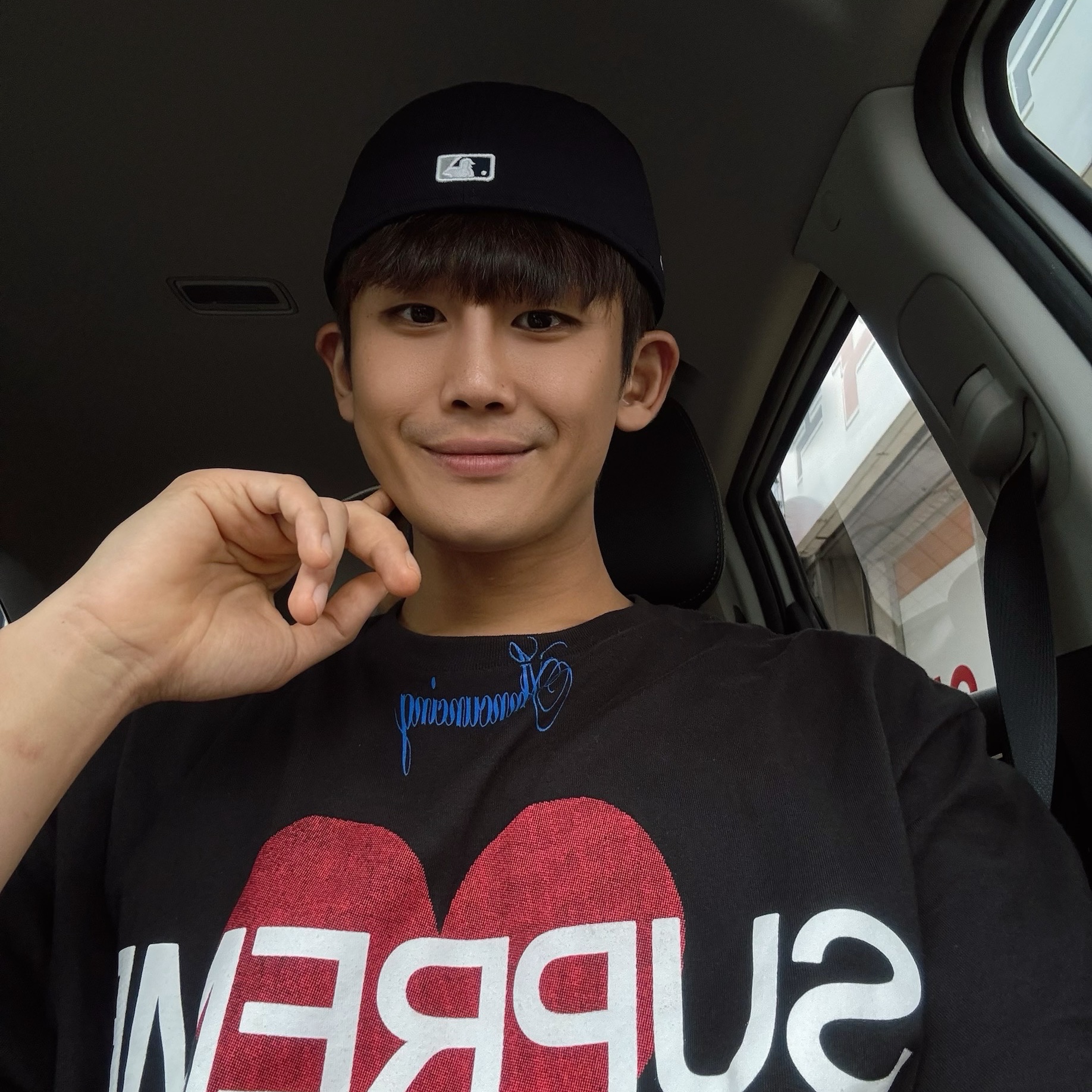 Supreme Announcing T-Shirt Black - 25SS, New Era 59Fifty MLB Authentic New York Yankees Game Navy 착용 스타일 - 1