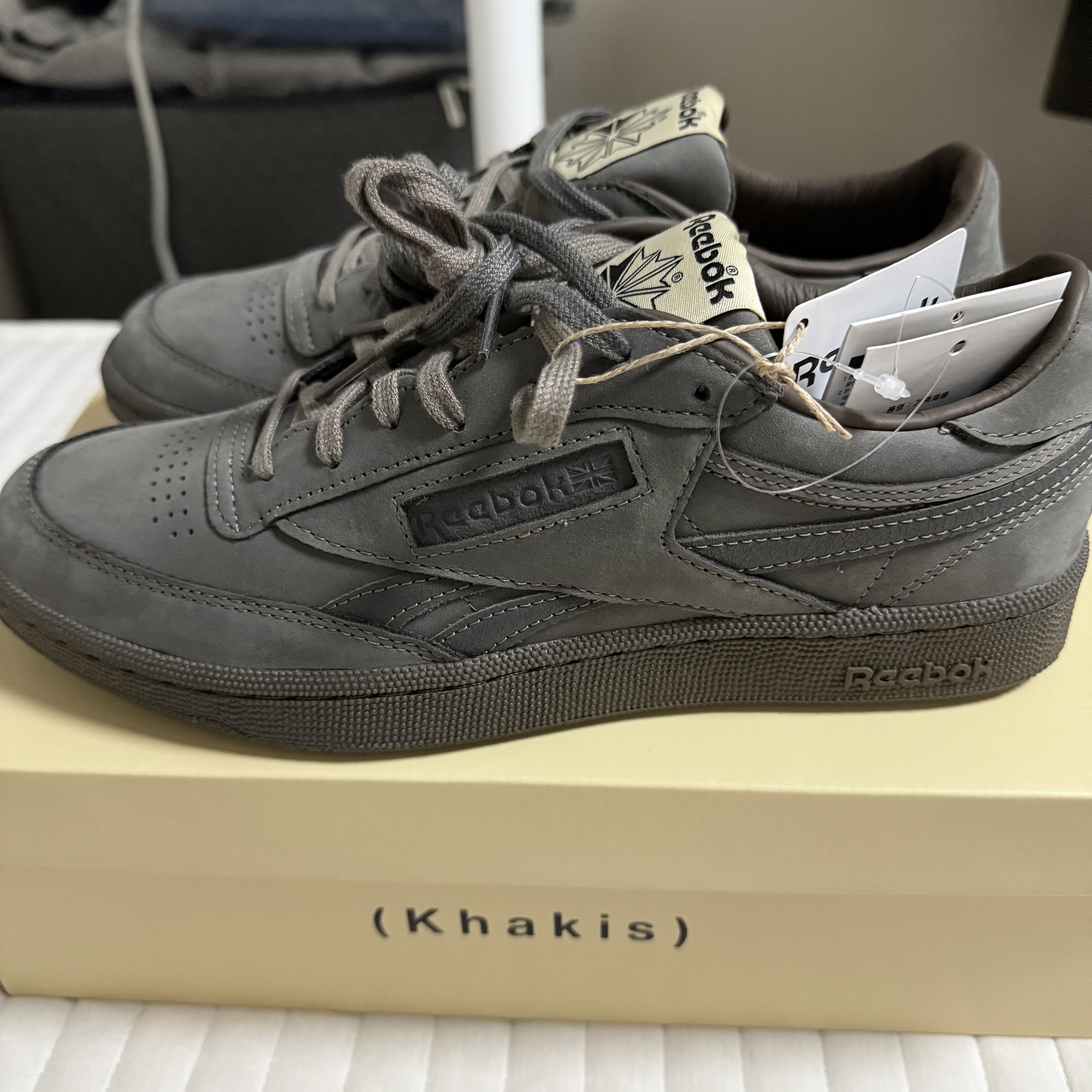 Reebok x Khakis Club C Revenge Khaki 착용 스타일