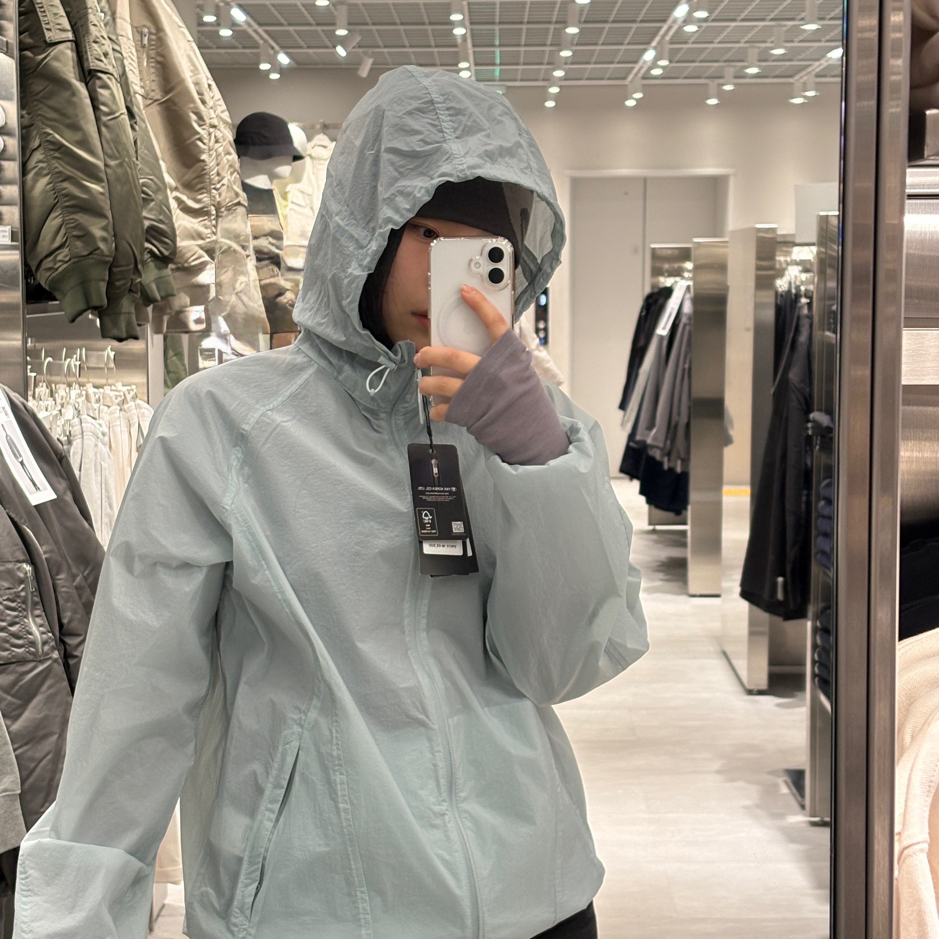 Musinsa Standard City Leisure Sheer Windbreaker Jacket Cloudy Blue, Sansan Gear Logo Beanie Charcoal 착용 스타일