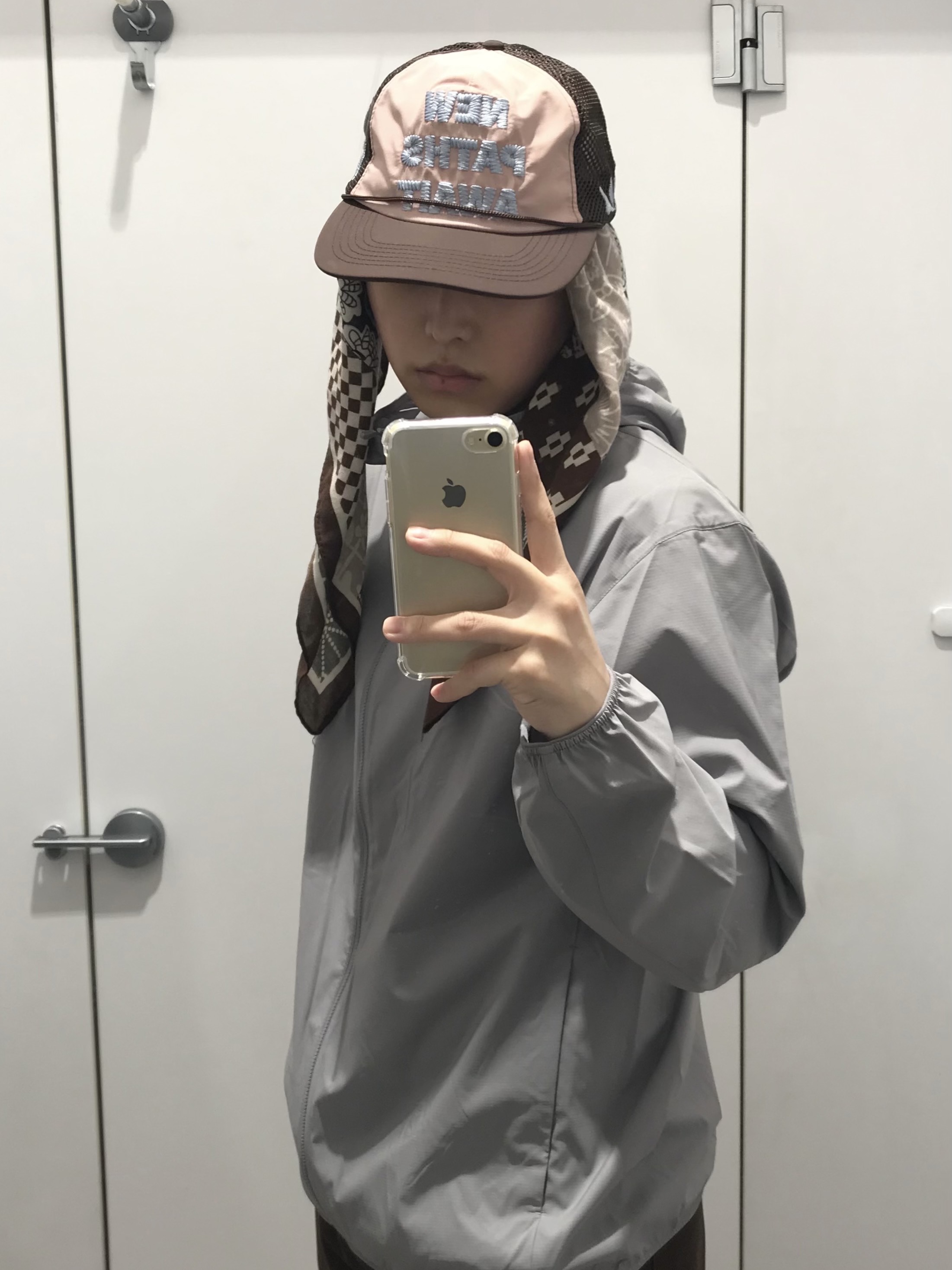 Alex Zono x Woodz New Paths Await Trucker Hat Beige 착용 스타일