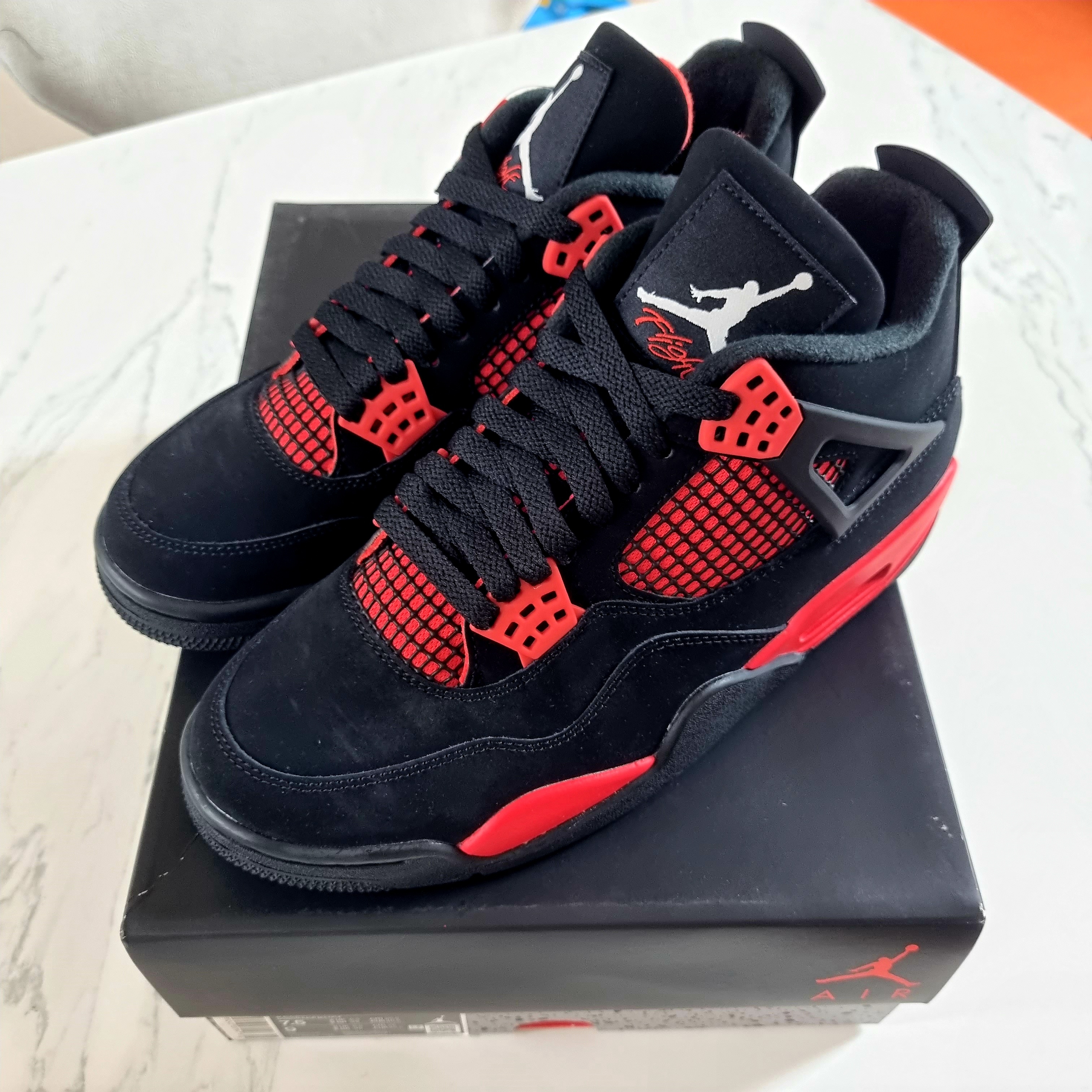 Jordan 4 Retro Crimson 착용 스타일