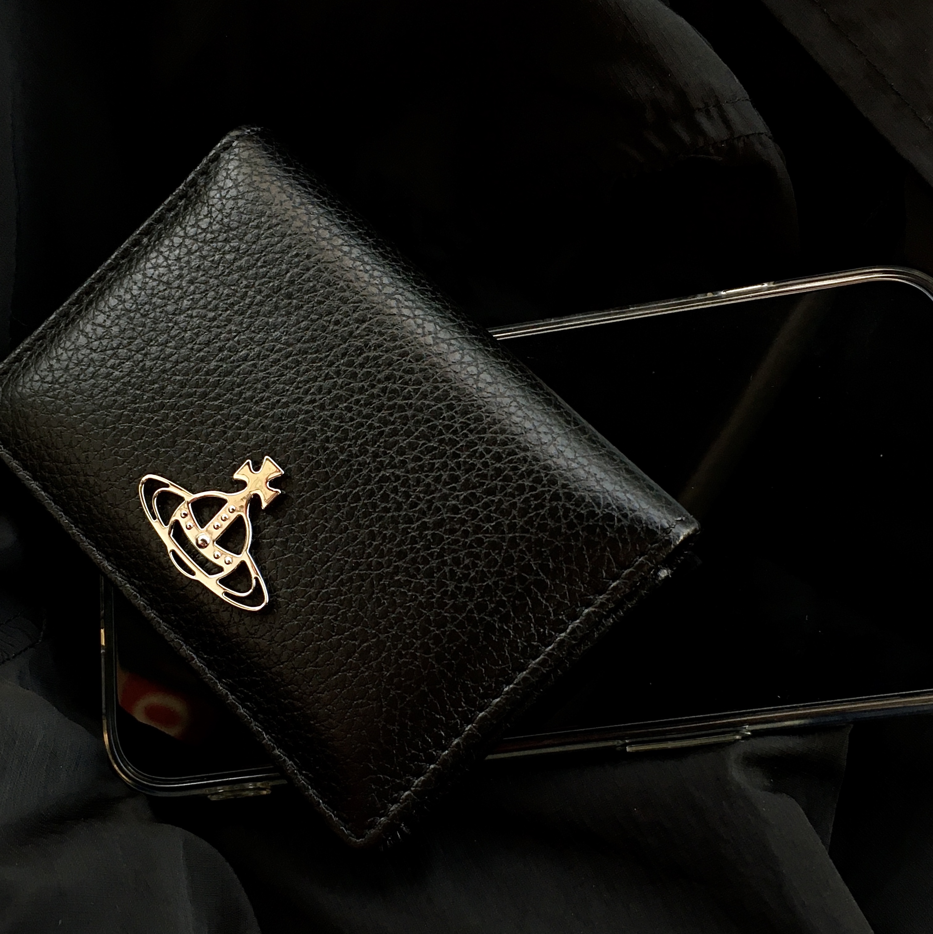 Vivienne Westwood Grain Leather Card Holder Black 착용 스타일