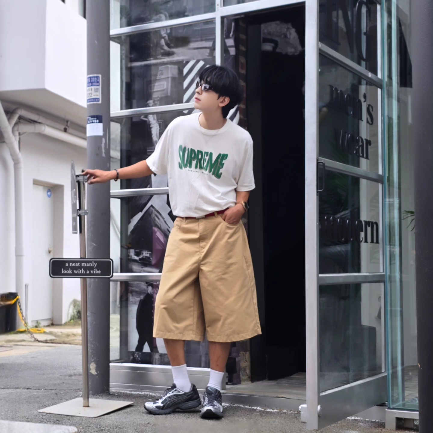 Supreme Flocked Washed S/S Top White - 25SS, Samsung Galaxy Watch6 44mm LTE Silver (Korean Ver.) 착용 스타일 - 3