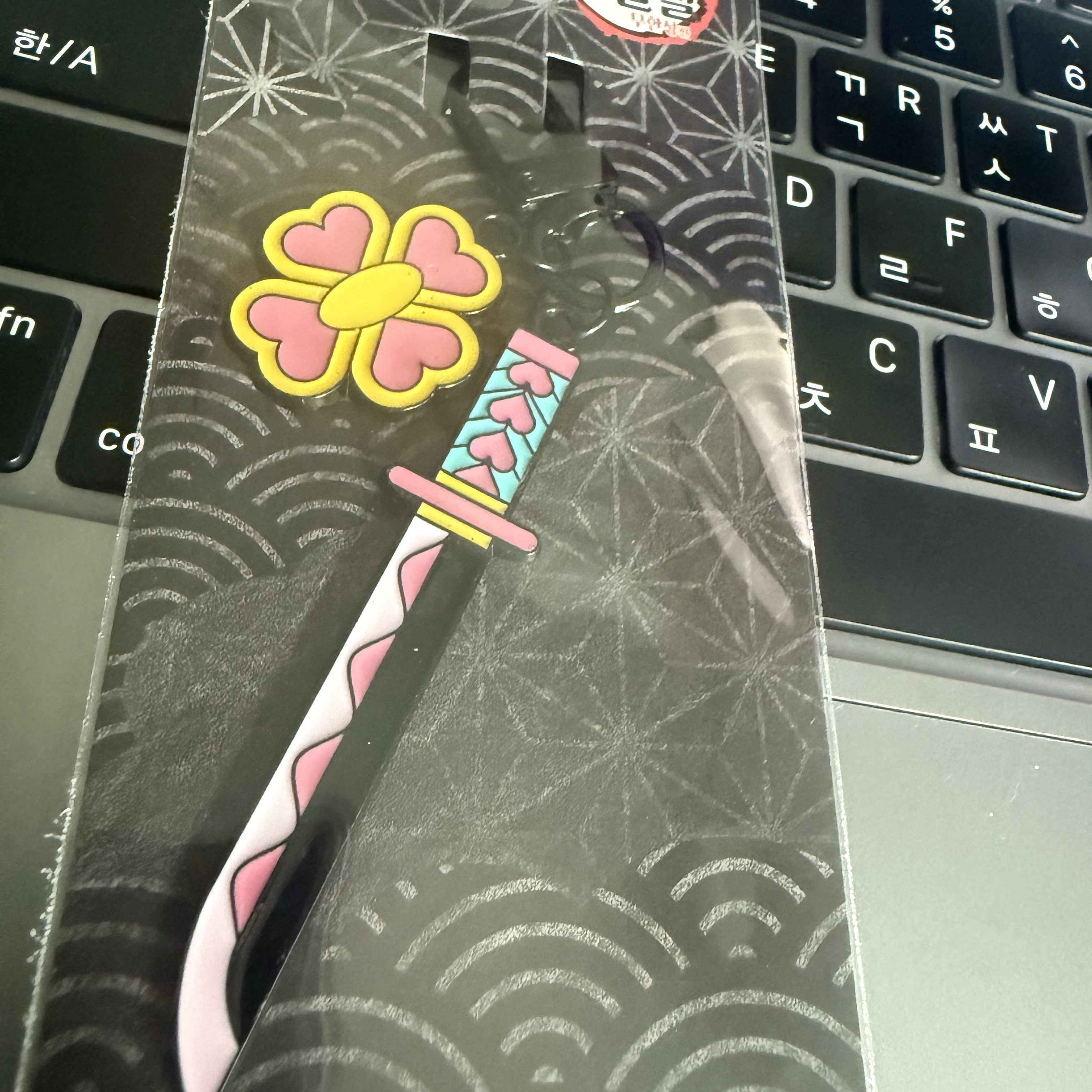 Demon Slayer Kimetsu No Yaiba Nichirin Sword Keyring Mitsuri Kanroji 착용 스타일