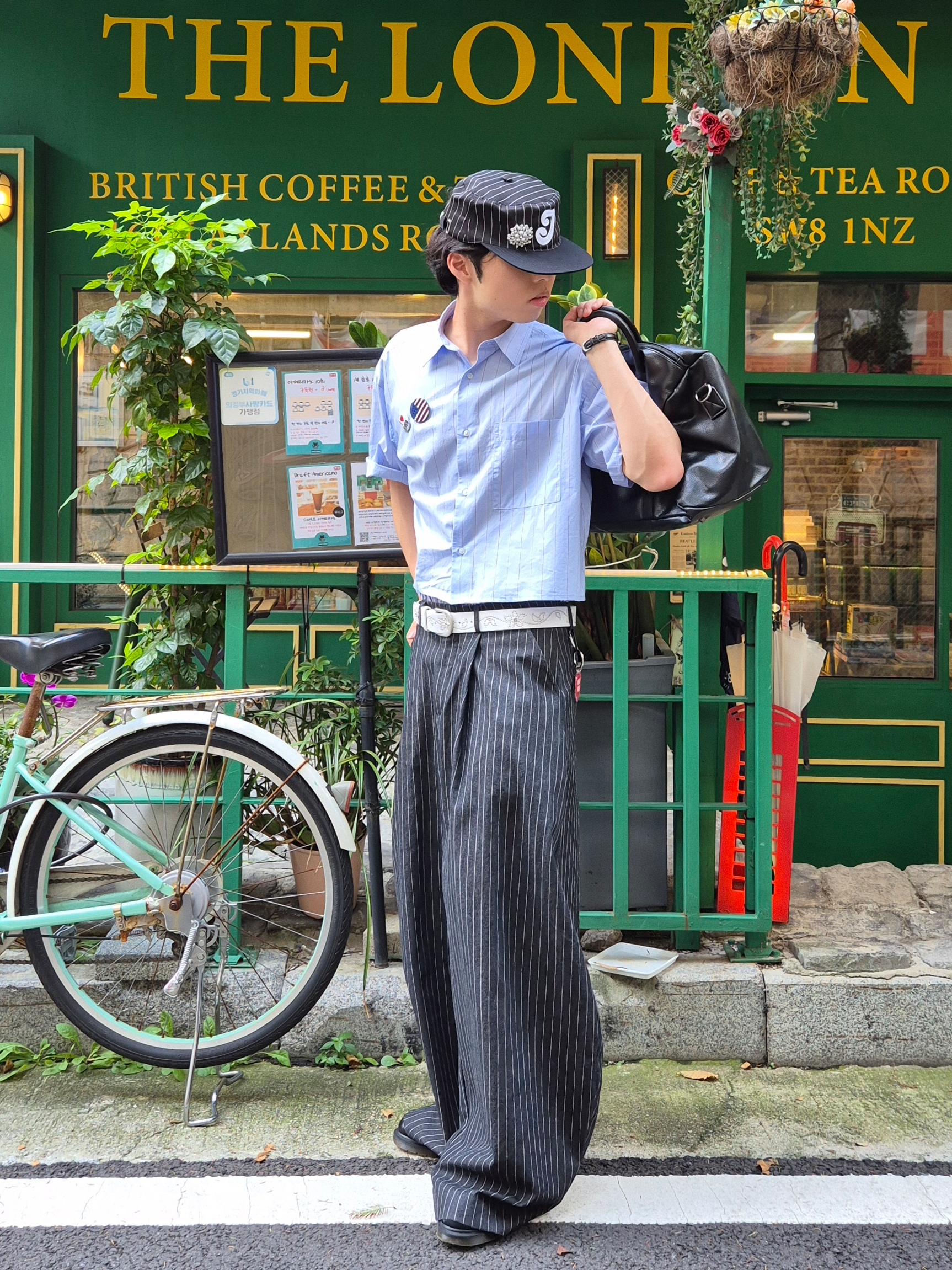 Dr. Martens Adrian Smooth Black 착용 스타일 - 2