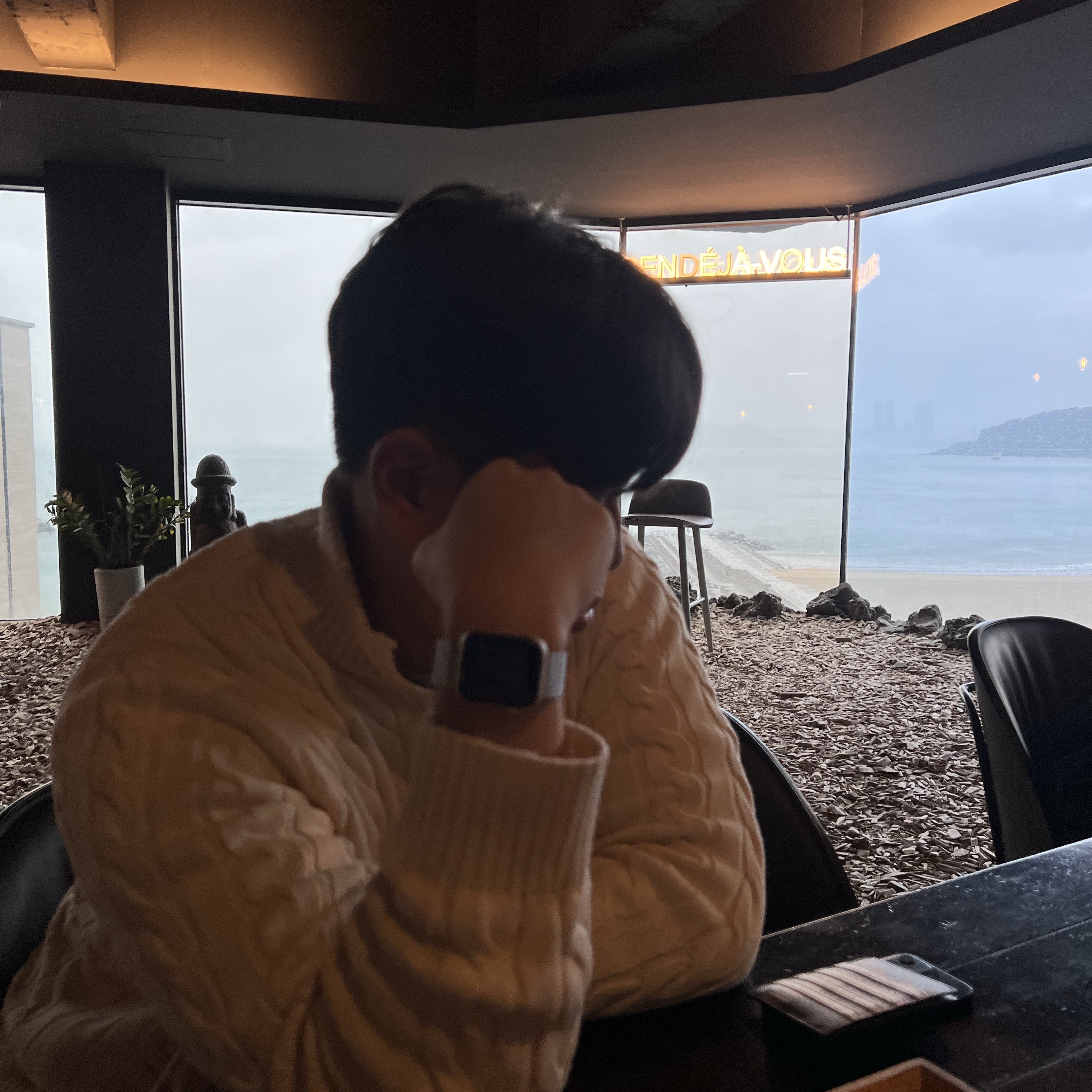 Thom Browne Madras Pebble Grain Leather 4-Bar Single Card Holder Black White, Apple Watch SE 2024 40mm GPS Silver Aluminium Case with Sport Band S/M Denim (Korean Ver.) 착용 스타일 - 1