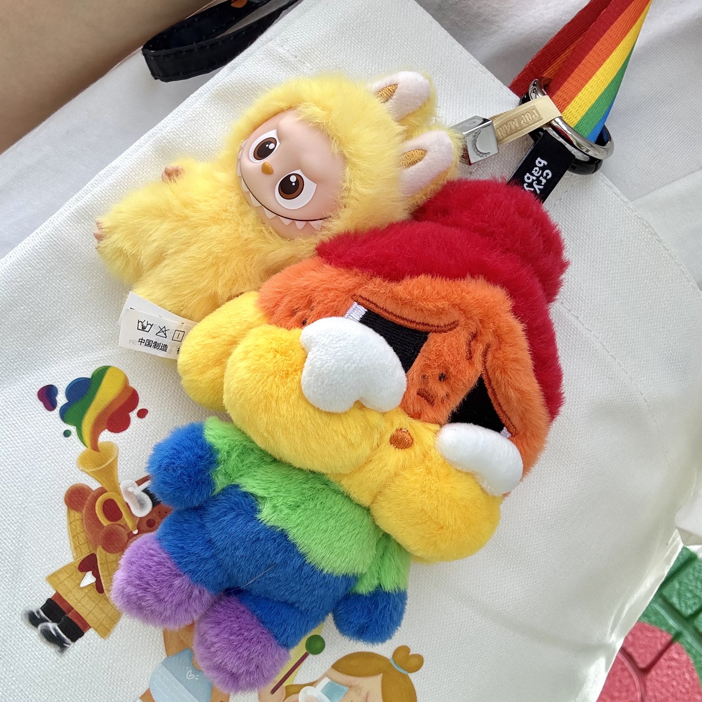 Pop Mart Labubu The Monsters Pin For Love Series Vinyl Plush Pendant Sealed Case (N-Z) (1 Blind Box) 착용 스타일