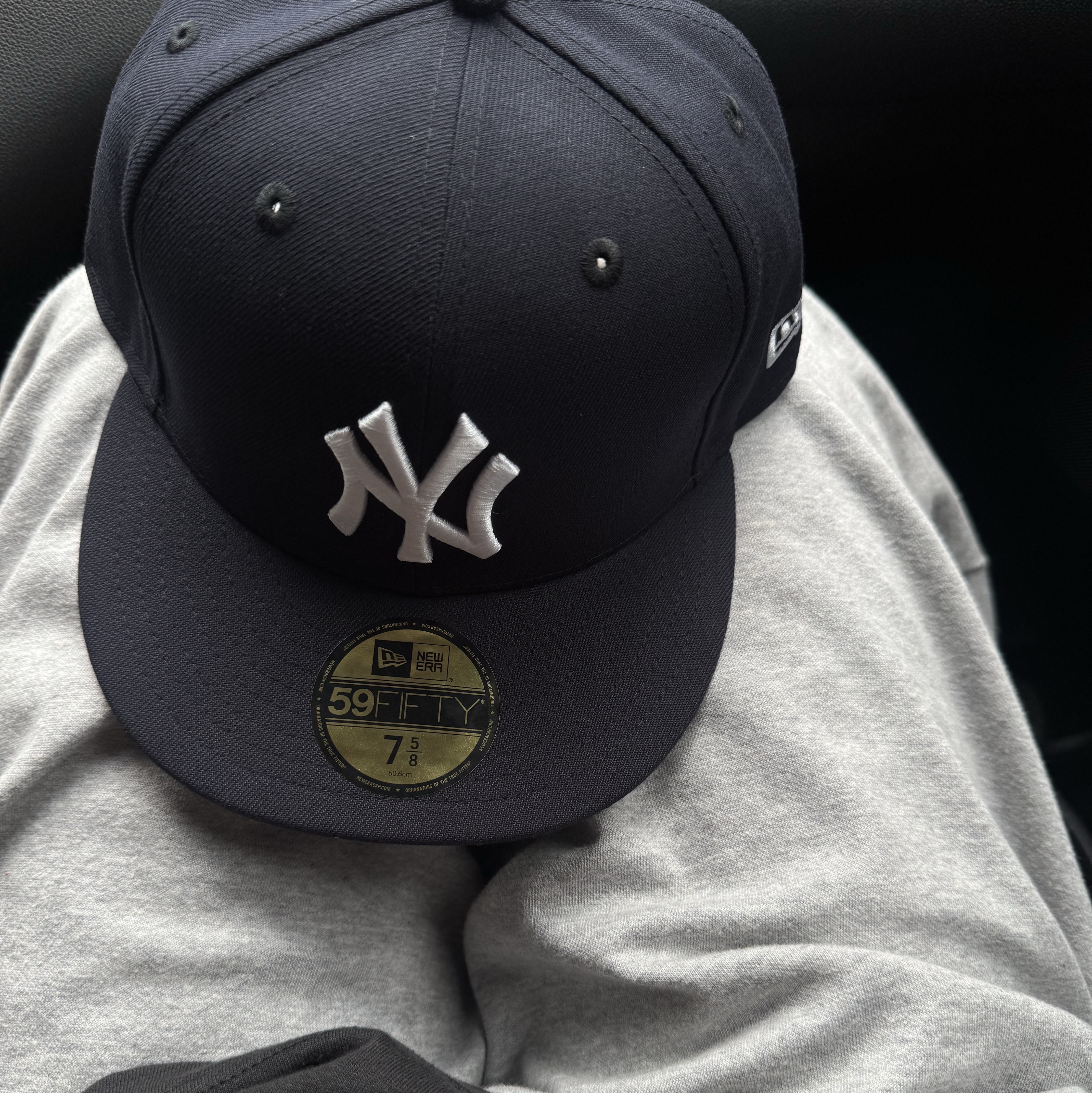 Supreme Announcing T-Shirt Black - 25SS, New Era 59Fifty MLB Authentic New York Yankees Game Navy 착용 스타일 - 2