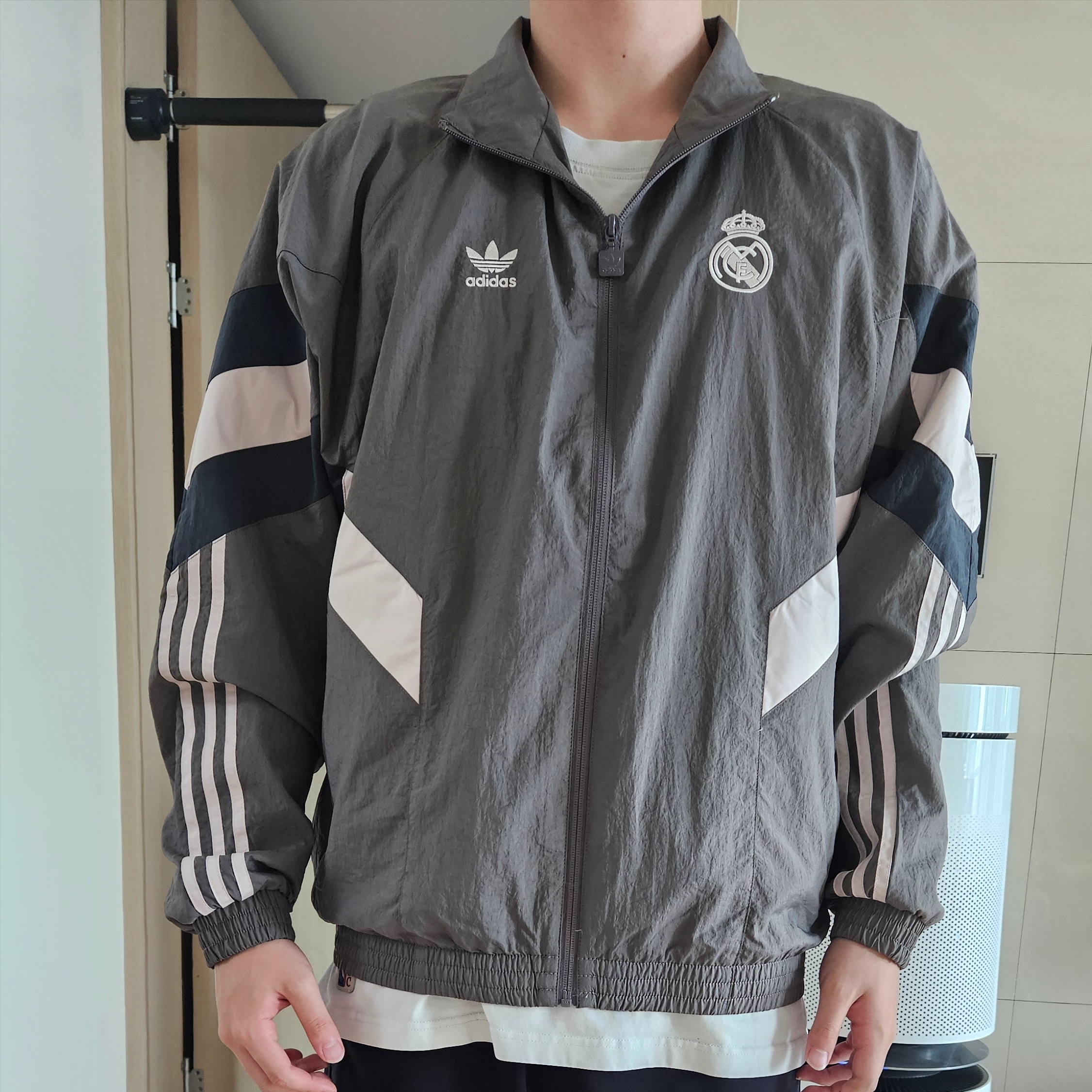 Adidas Real Madrid Originals Track Top Charcoal Grey - KR Sizing 착용 스타일 - 1