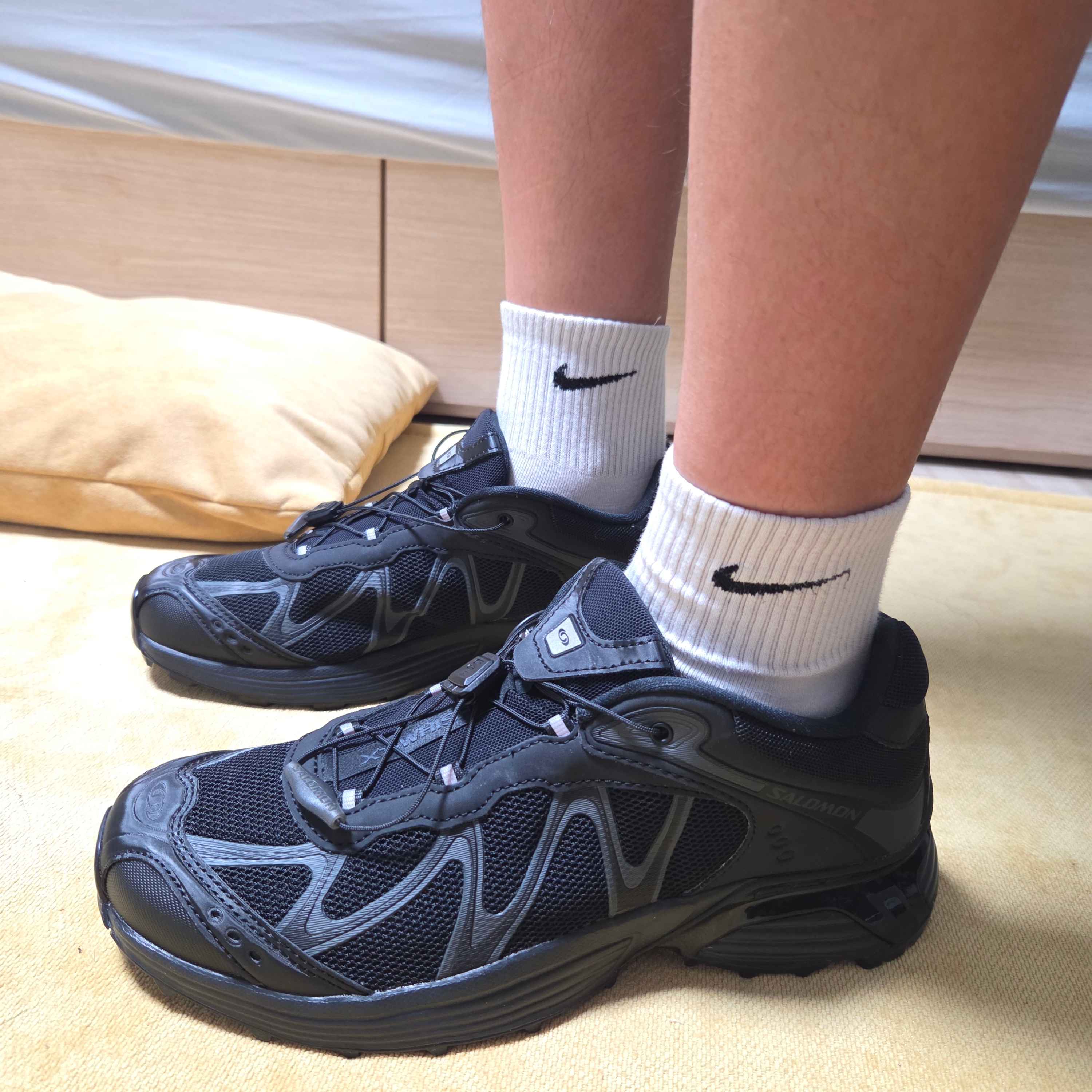 Salomon XT-Whisper Black Asphalt 착용 스타일