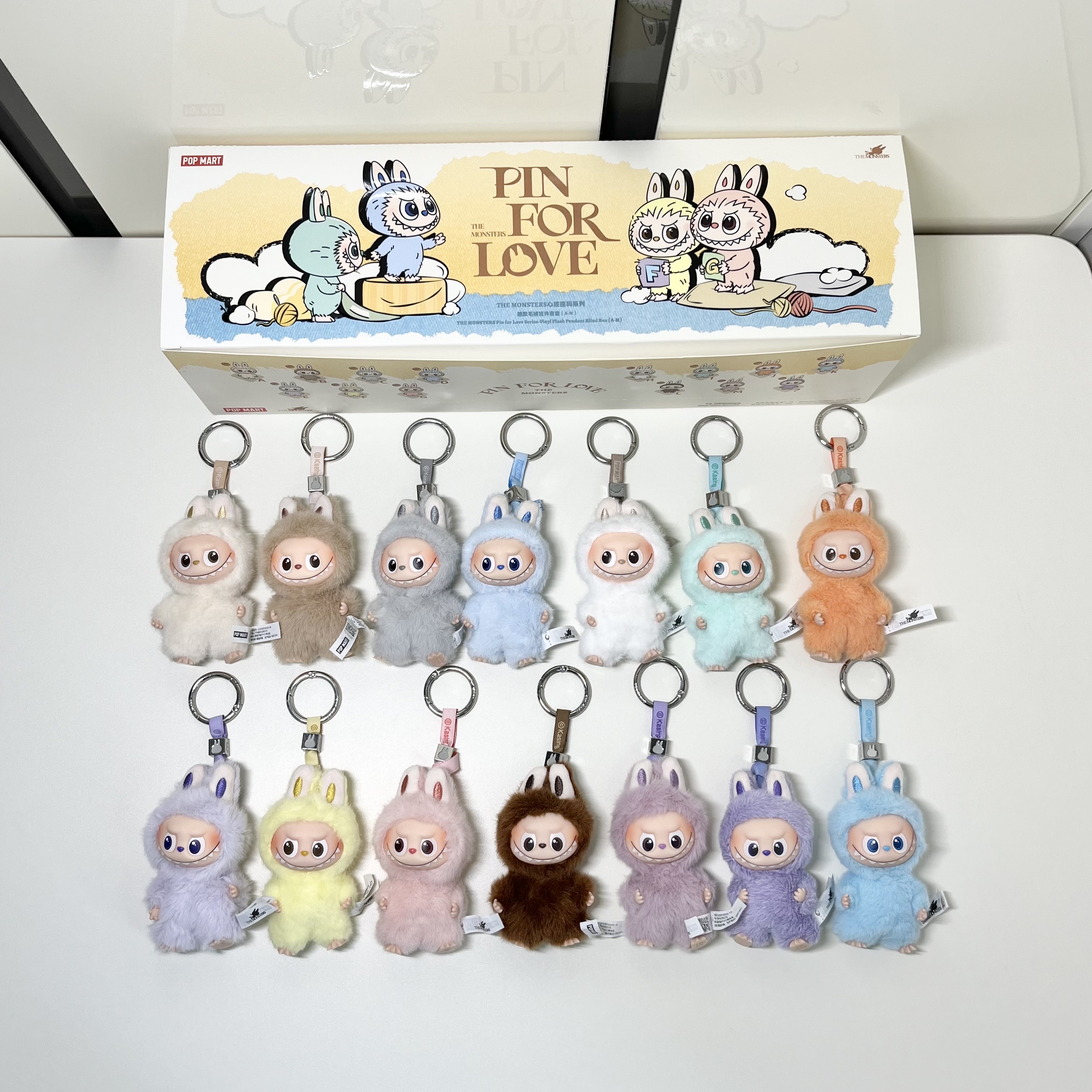 Pop Mart Labubu The Monsters Pin For Love Series Vinyl Plush Pendant Sealed Case (A-M) (14 Blind Boxes) 착용 스타일 - 1