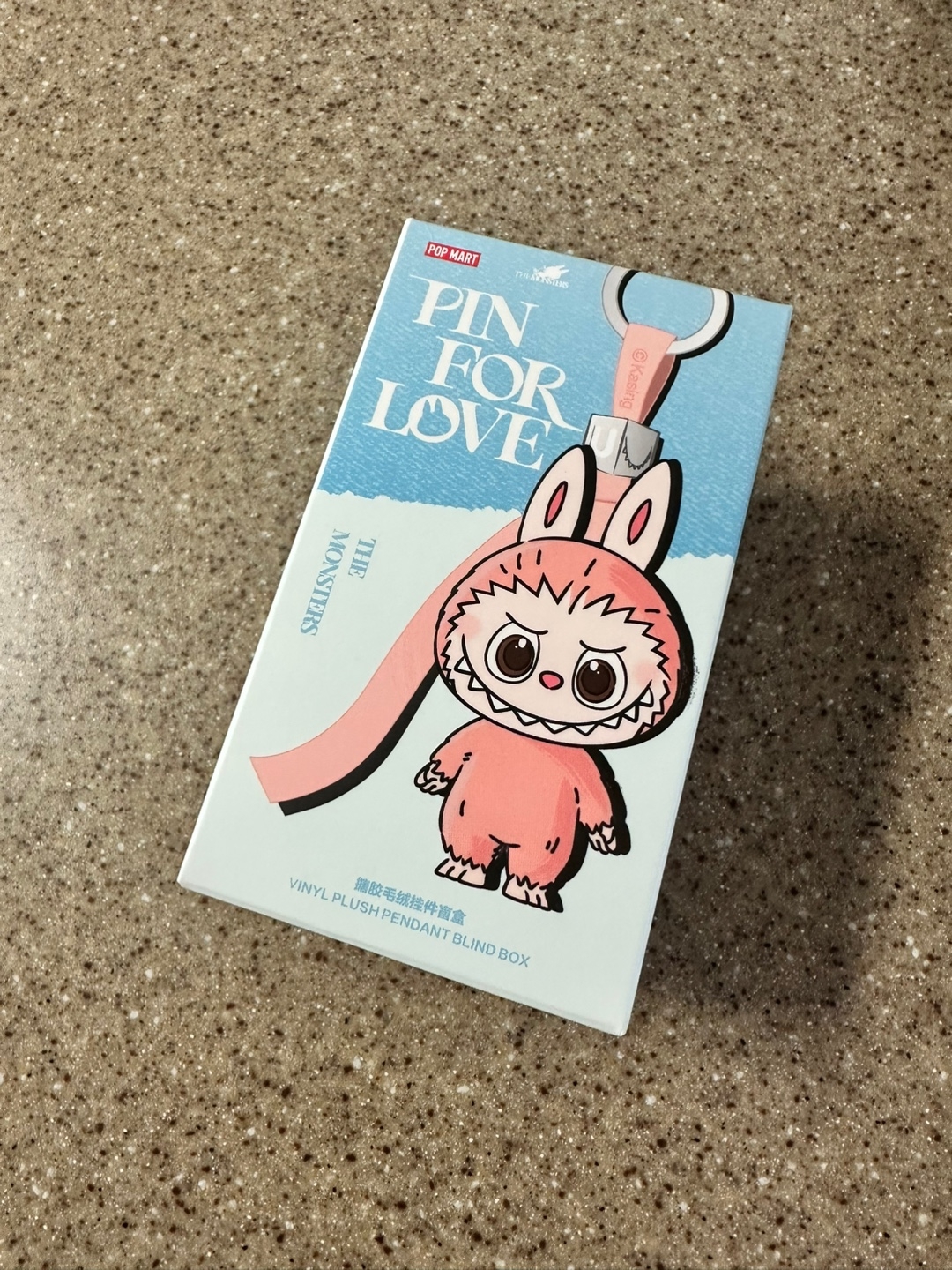 Pop Mart Labubu The Monsters Pin For Love Series Vinyl Plush Pendant Sealed Case (N-Z) (1 Blind Box) 착용 스타일 - 2