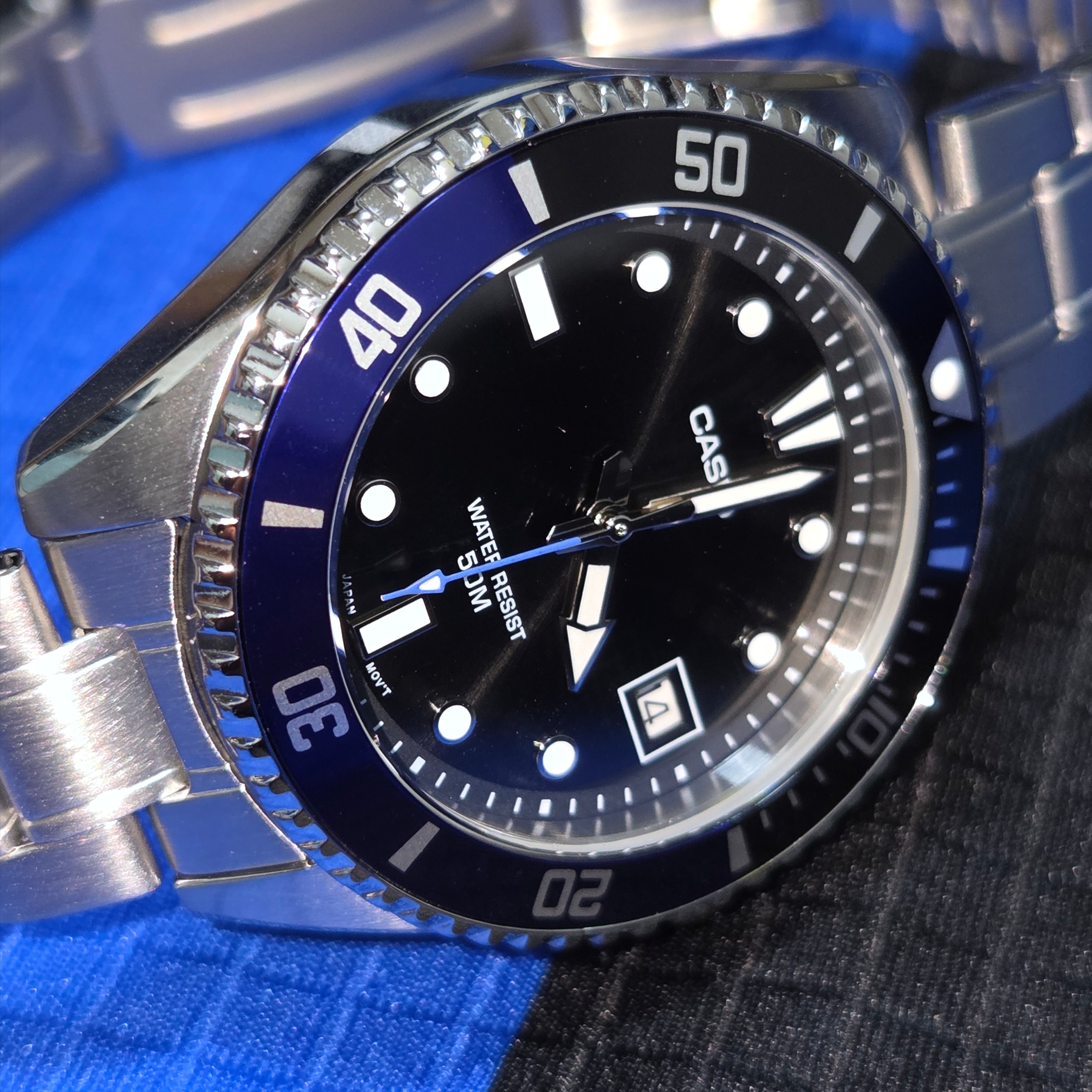 Casio MDV-10D-1A2VDF 착용 스타일 - 3