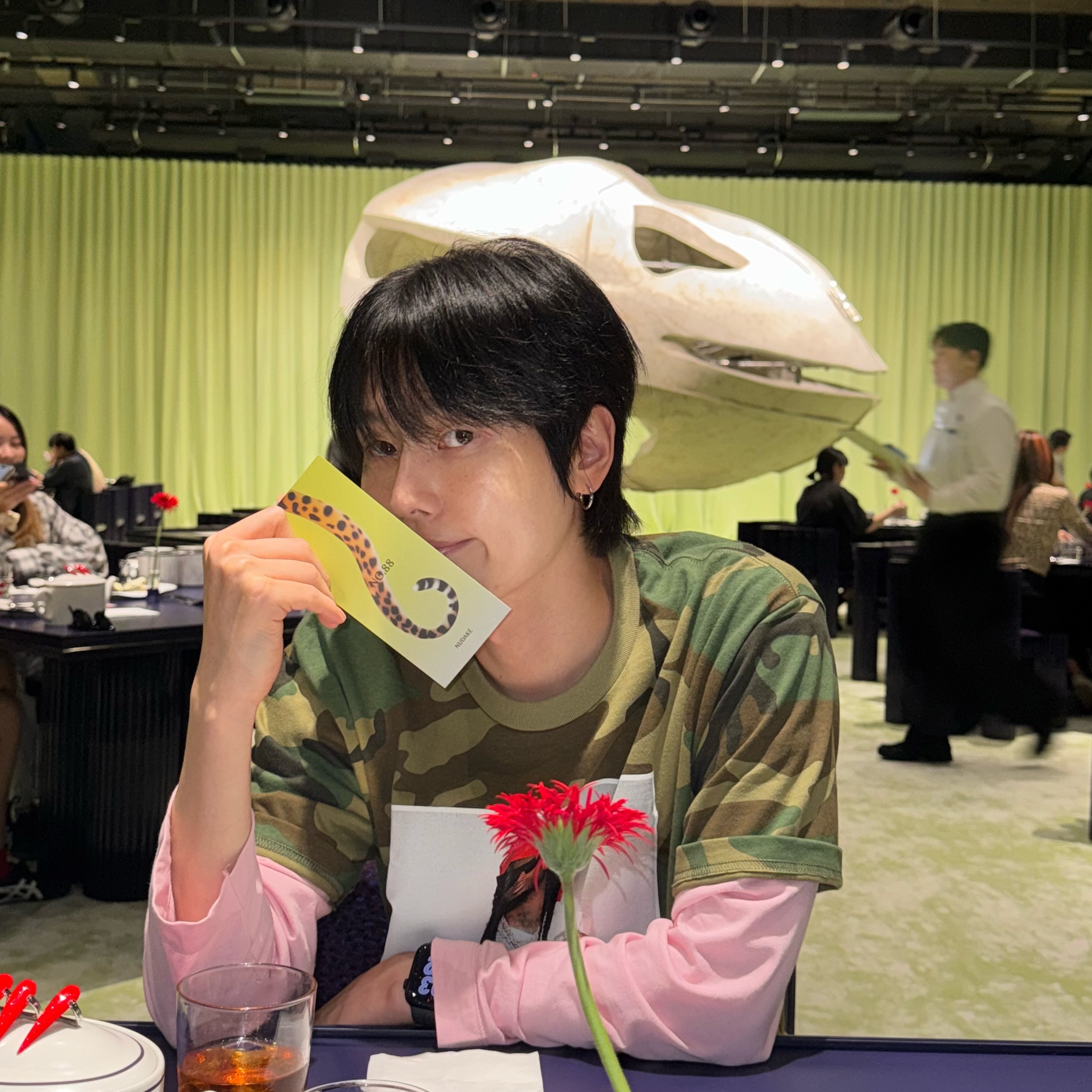Supreme Playboi Carti T-Shirt Woodland Camo - 25FW 착용 스타일 - 2