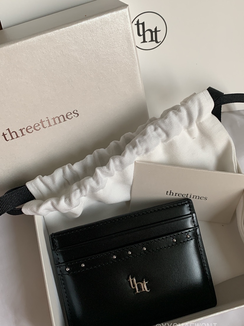 (W) Threetimes Classic Stud Card Holder Black 착용 스타일