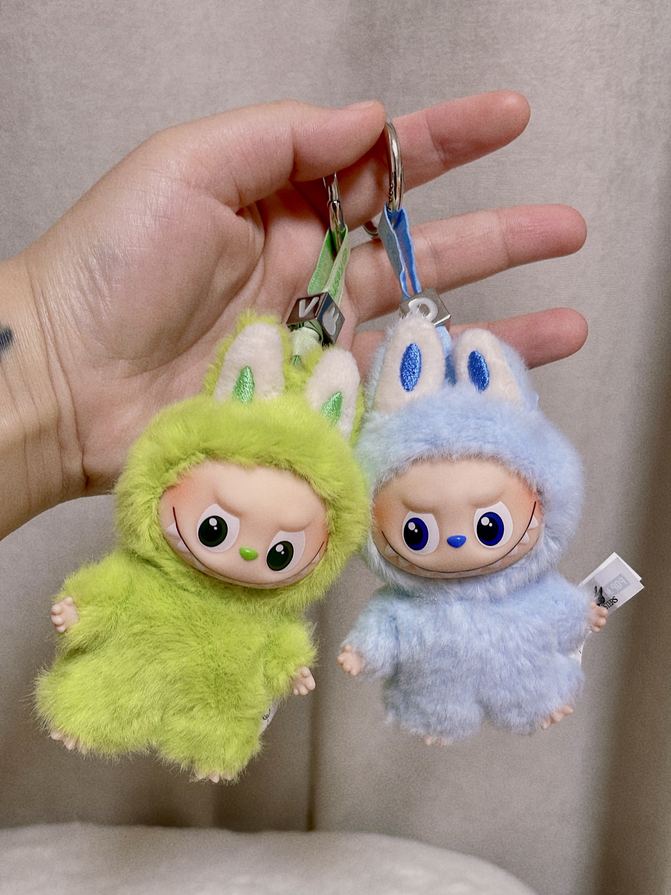 Pop Mart Labubu The Monsters Pin For Love Series Vinyl Plush Pendant Sealed Case (N-Z) (1 Blind Box), Pop Mart Labubu The Monsters Pin For Love Series Vinyl Plush Pendant Sealed Case (A-M) (1 Blind Box) 착용 스타일 - 2