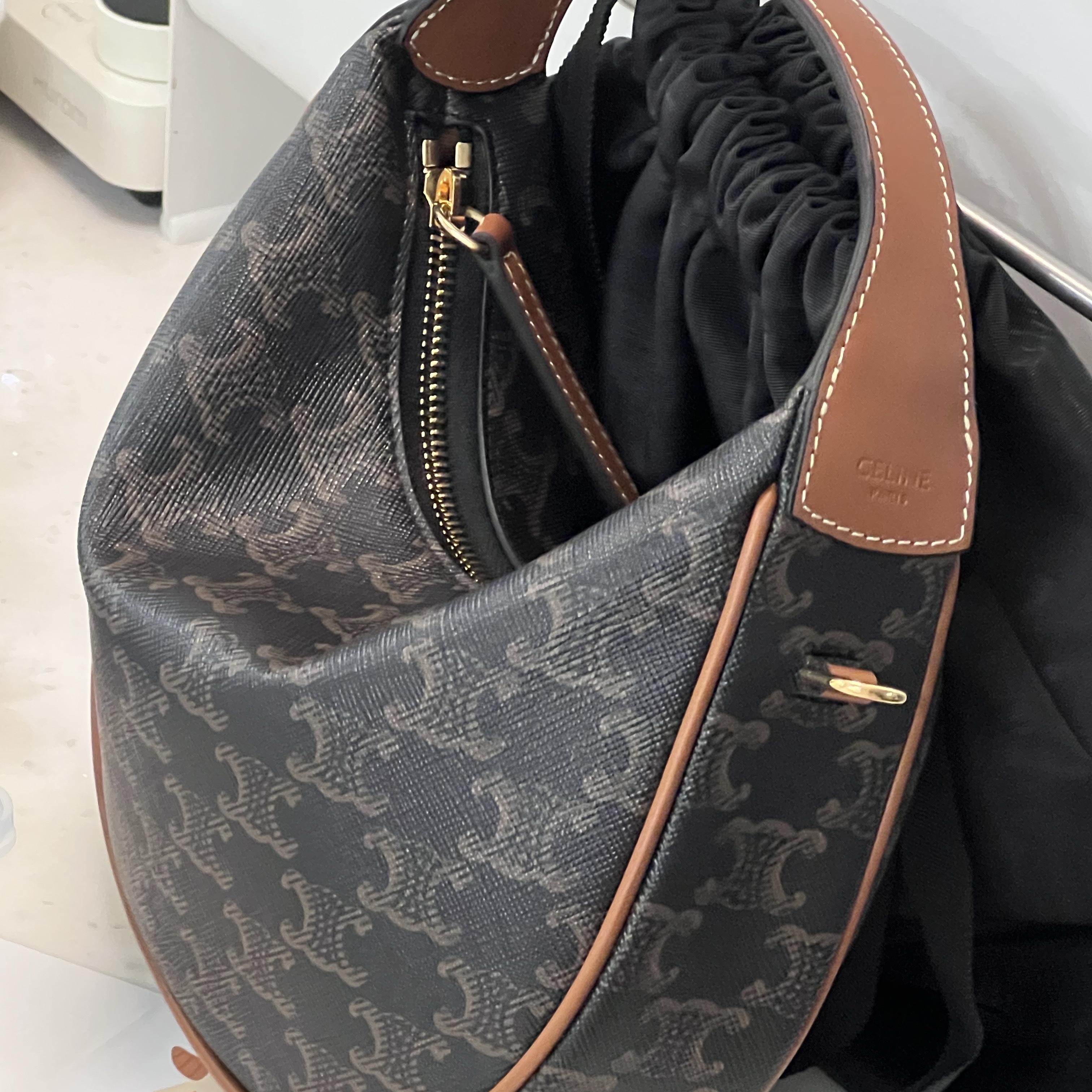 Celine Teen Lulu in Triomphe Canvas and Calfskin Tan 착용 스타일