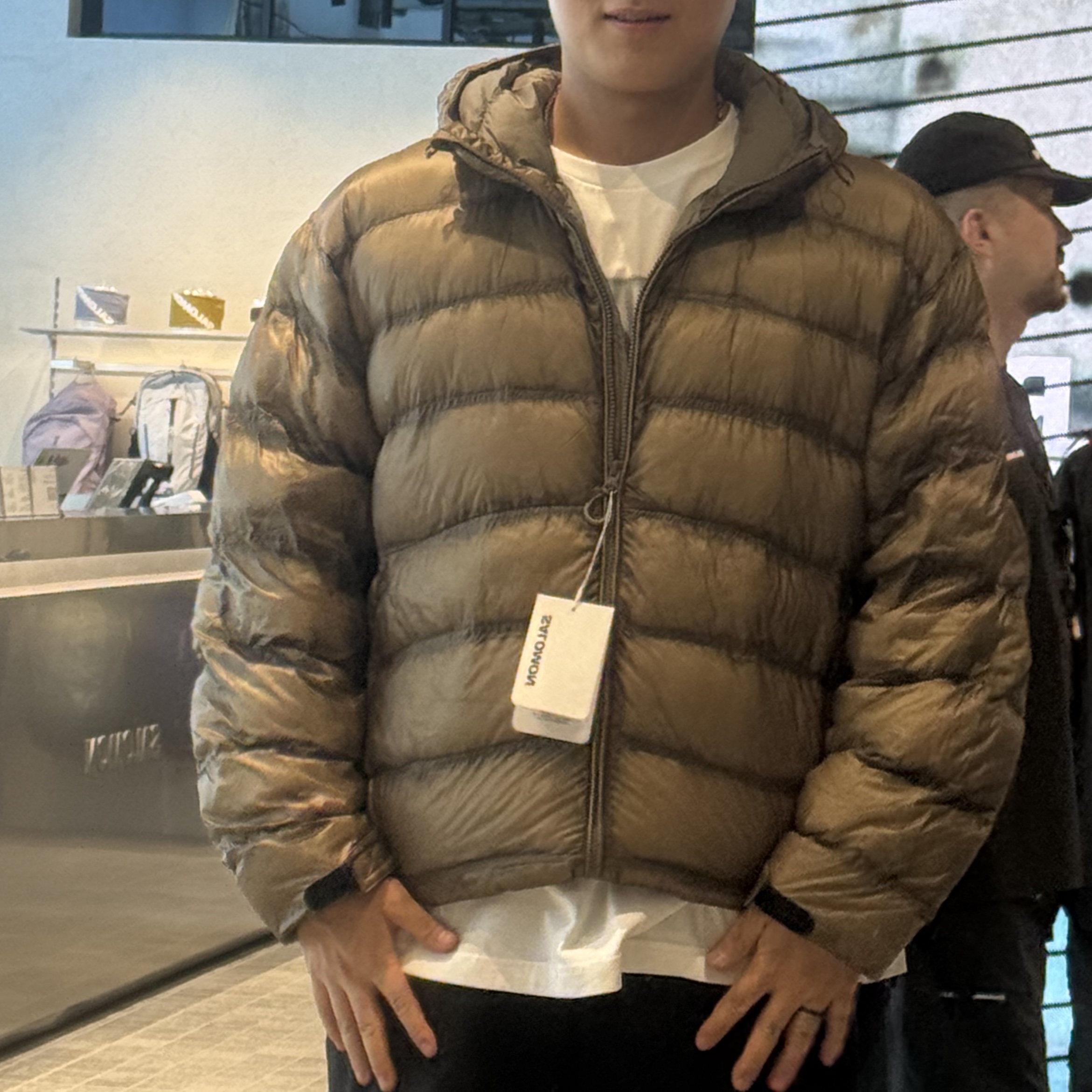 Salomon UNI Cross Insulation Jacket Dark Brown 착용 스타일